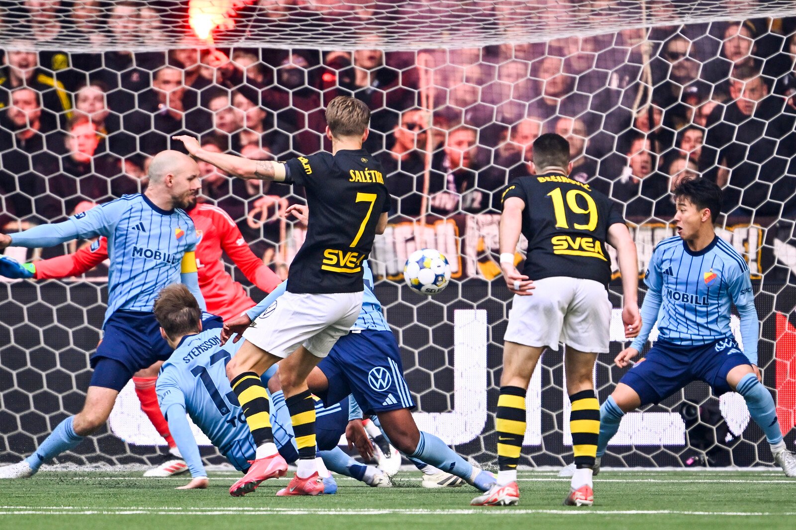 AIK Maintains Unbeaten Derby Streak with 1-1 Draw Against Djurgården