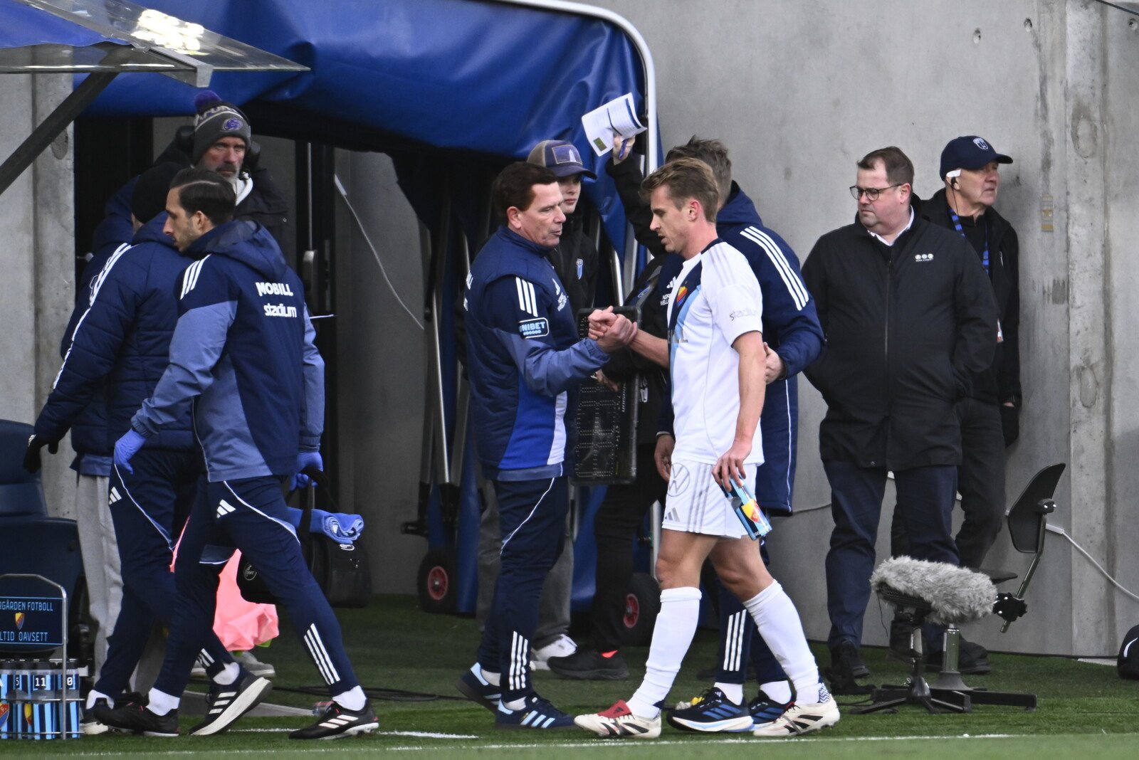 Djurgarden's Schüller Exits Early with Injury in Sirius Clash