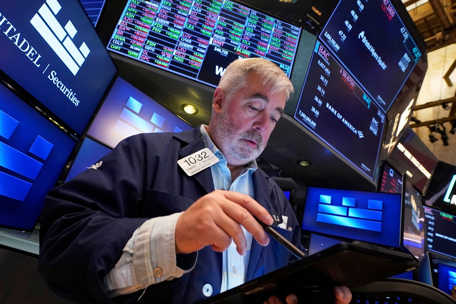 Wall Street Rises for Third Day on Interest Rate Optimism