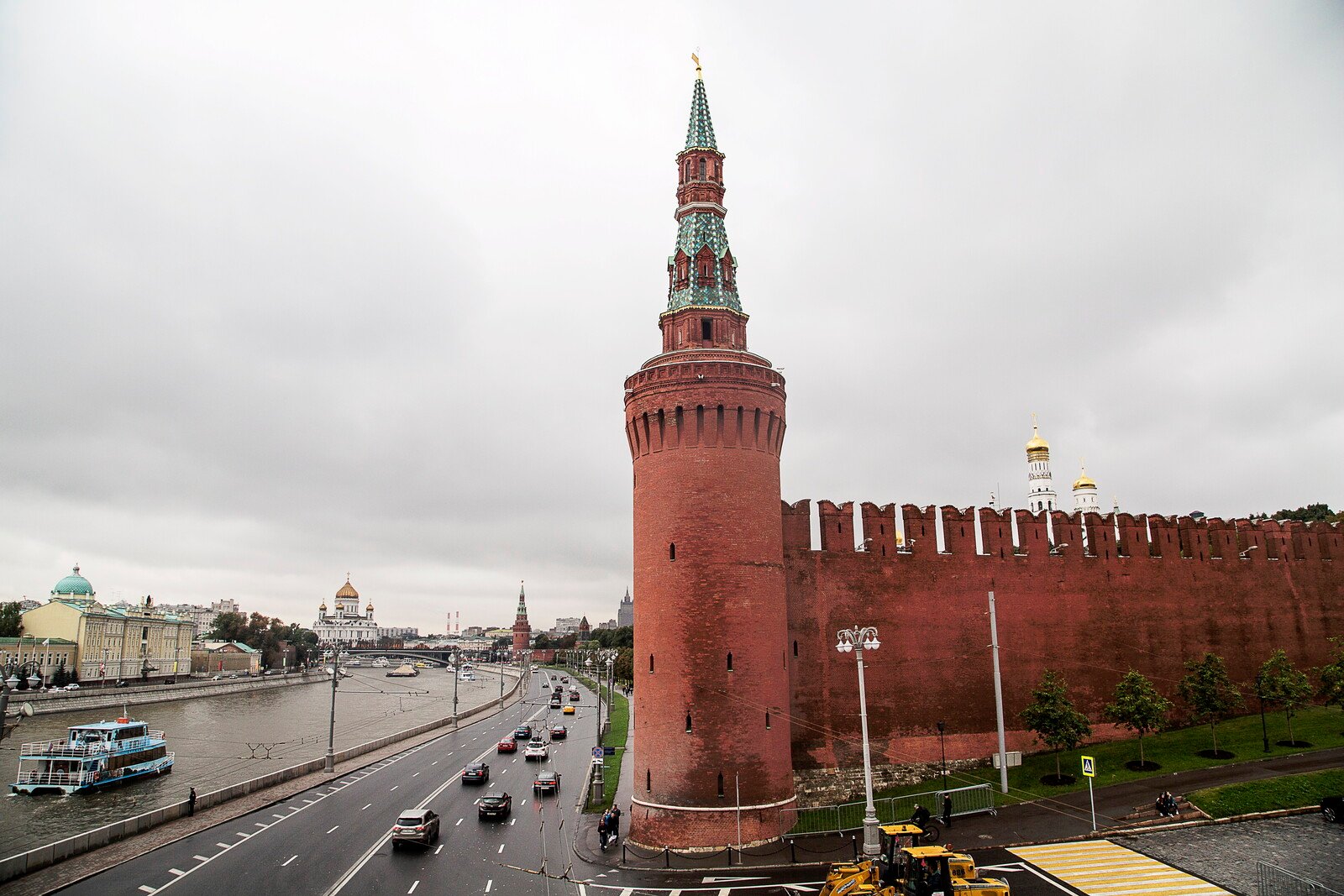 Ukraine and Russia Conduct Major Prisoner Exchange of Over 400 POWs