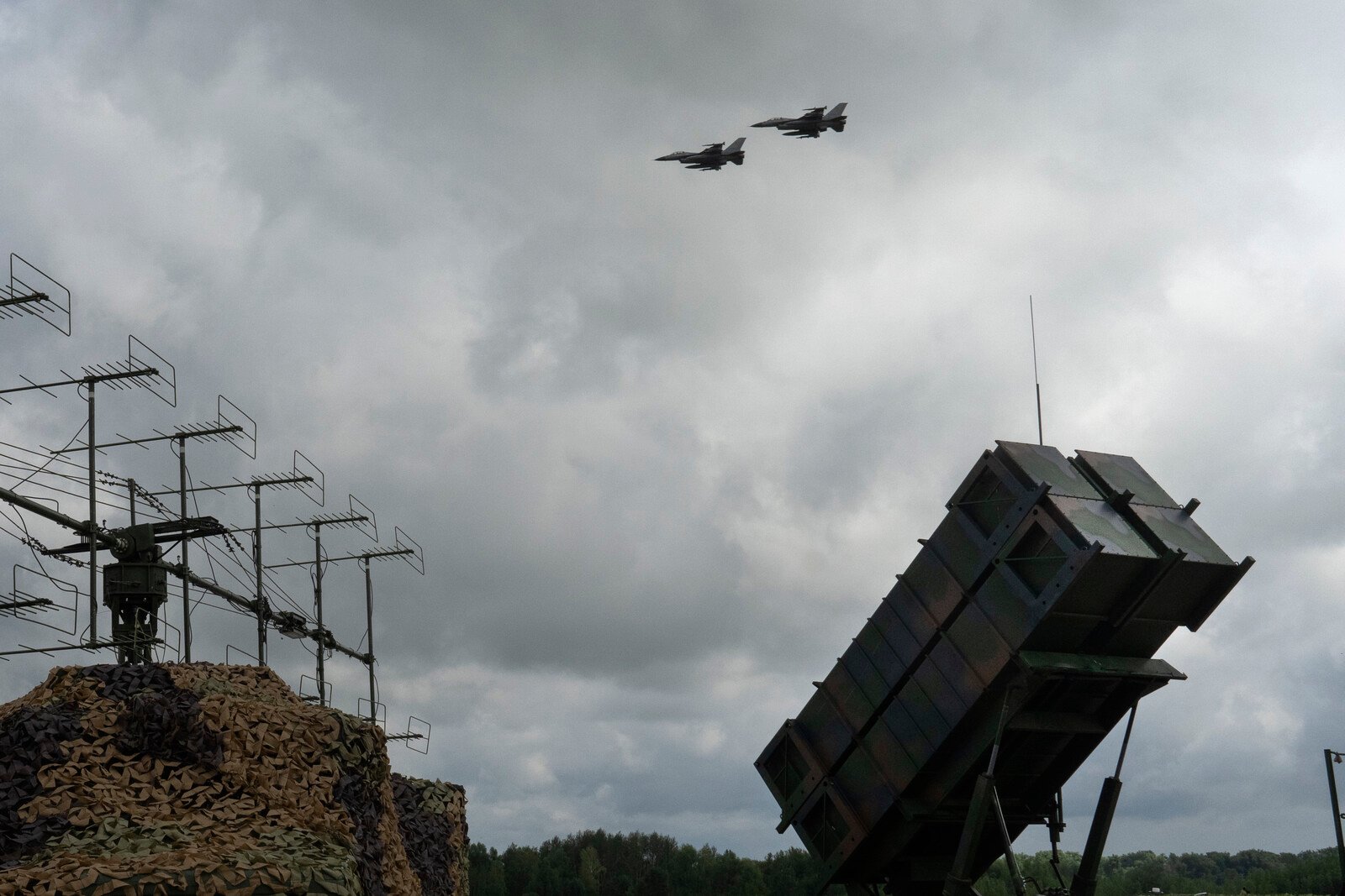 Ukrainian F-16s Prompt Russian Jets