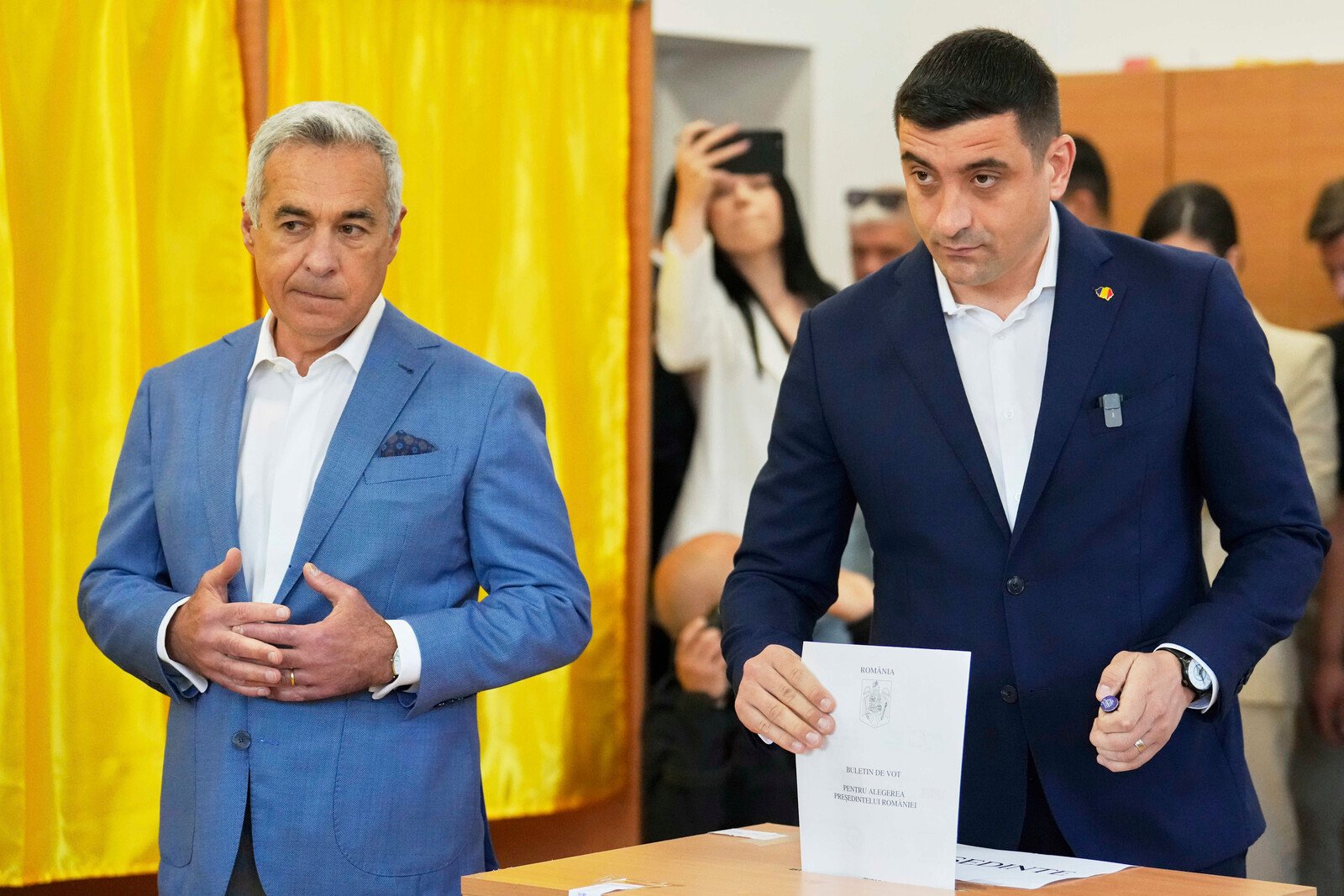 Simion Leads Romania's Presidential Election with 30 Percent Votes