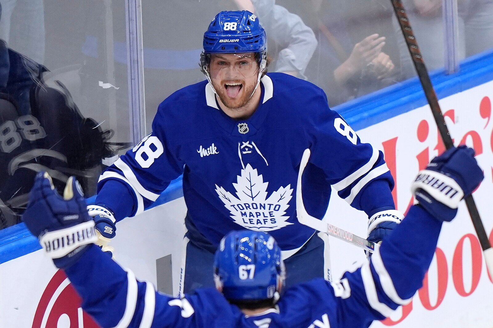 Nylander Leads Toronto to Victory with Two Goals Against Florida
