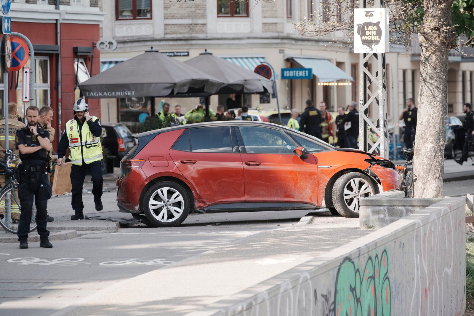 Twelve Injured in Copenhagen Car Accident on Queen Louise's Bridge