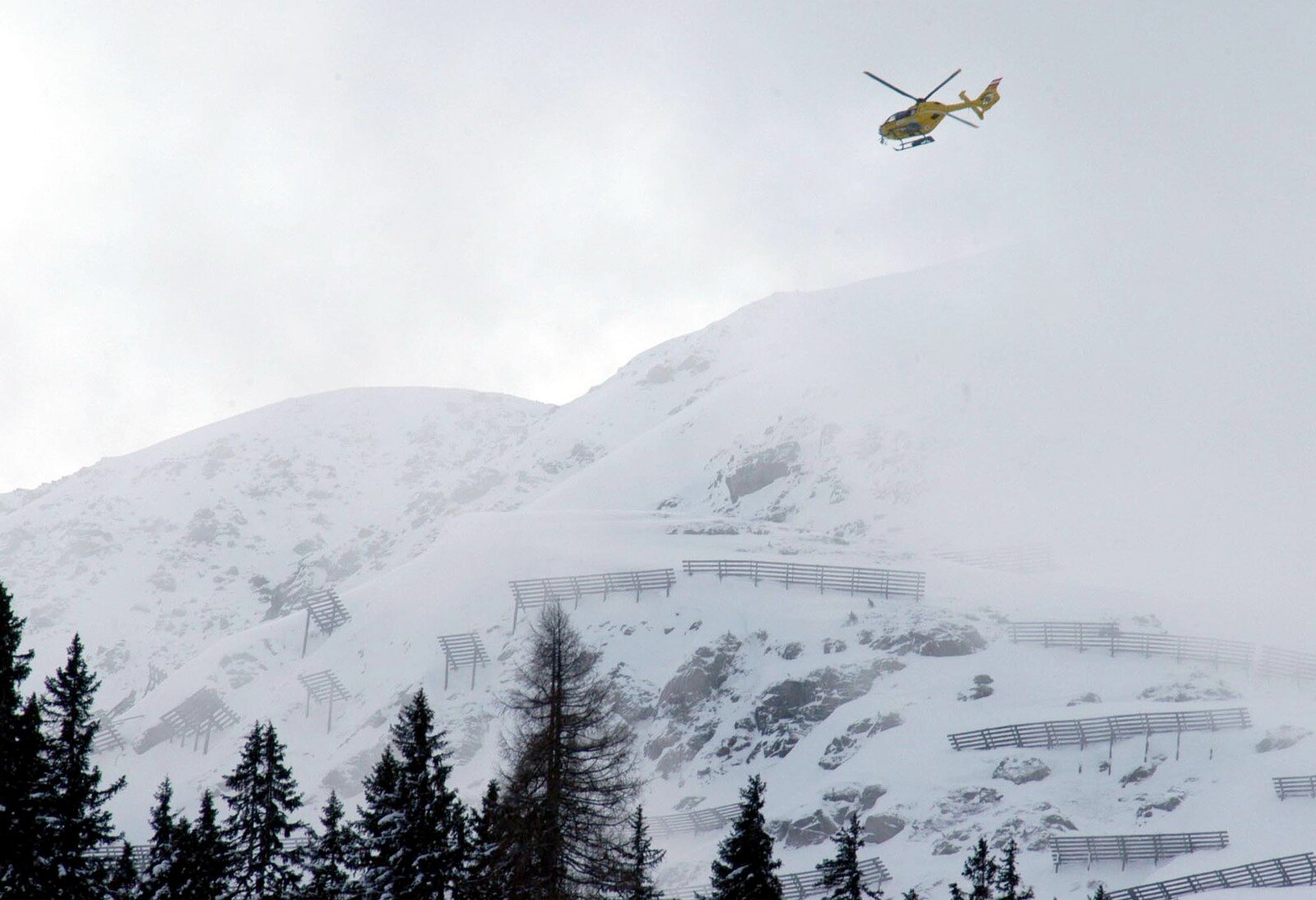 Paraglider Crash at Austrian Ski