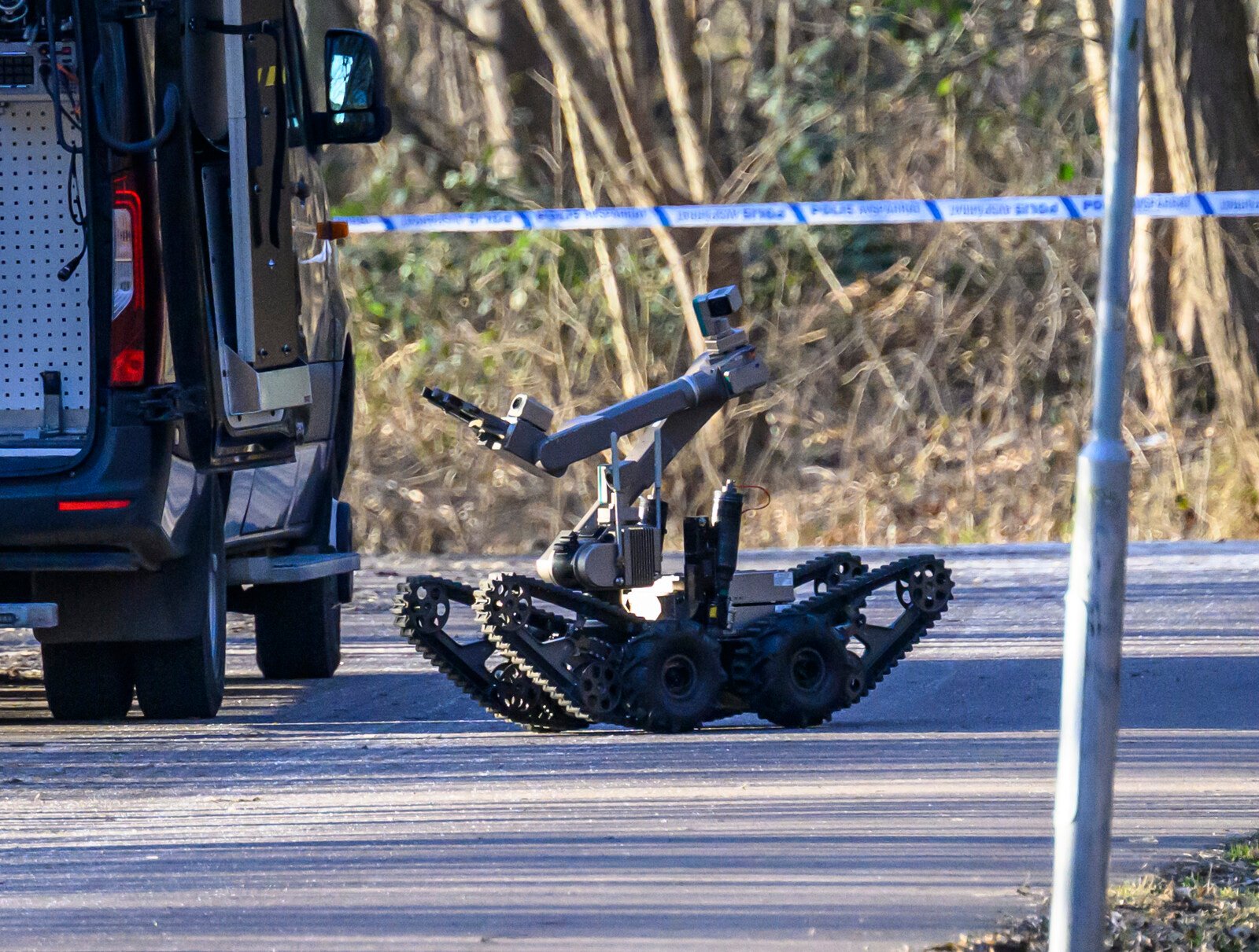 Police Safely Disarm Suspicious Object