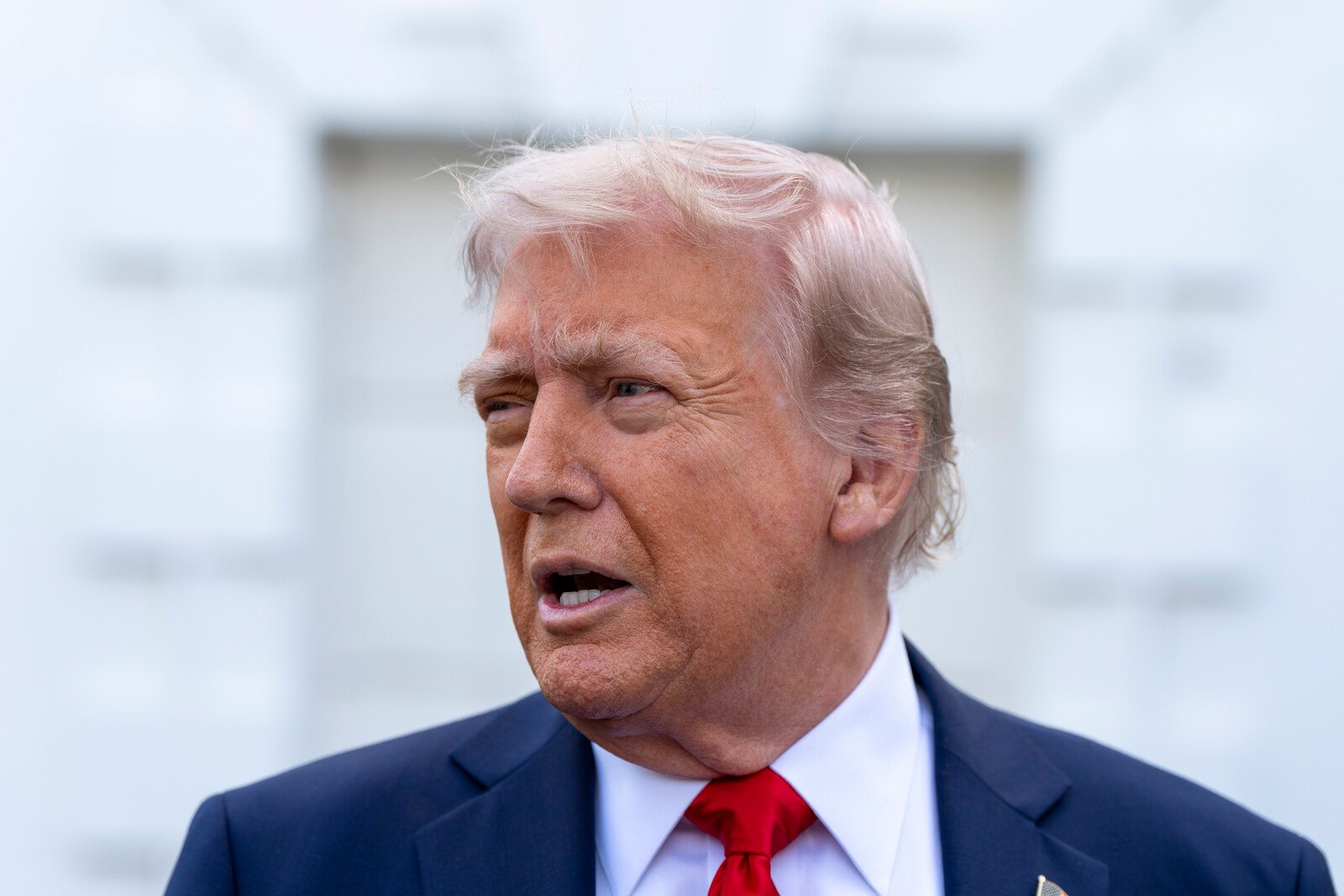 Trump Criticizes Zelensky Over Crimea Stance Amid Peace Talks