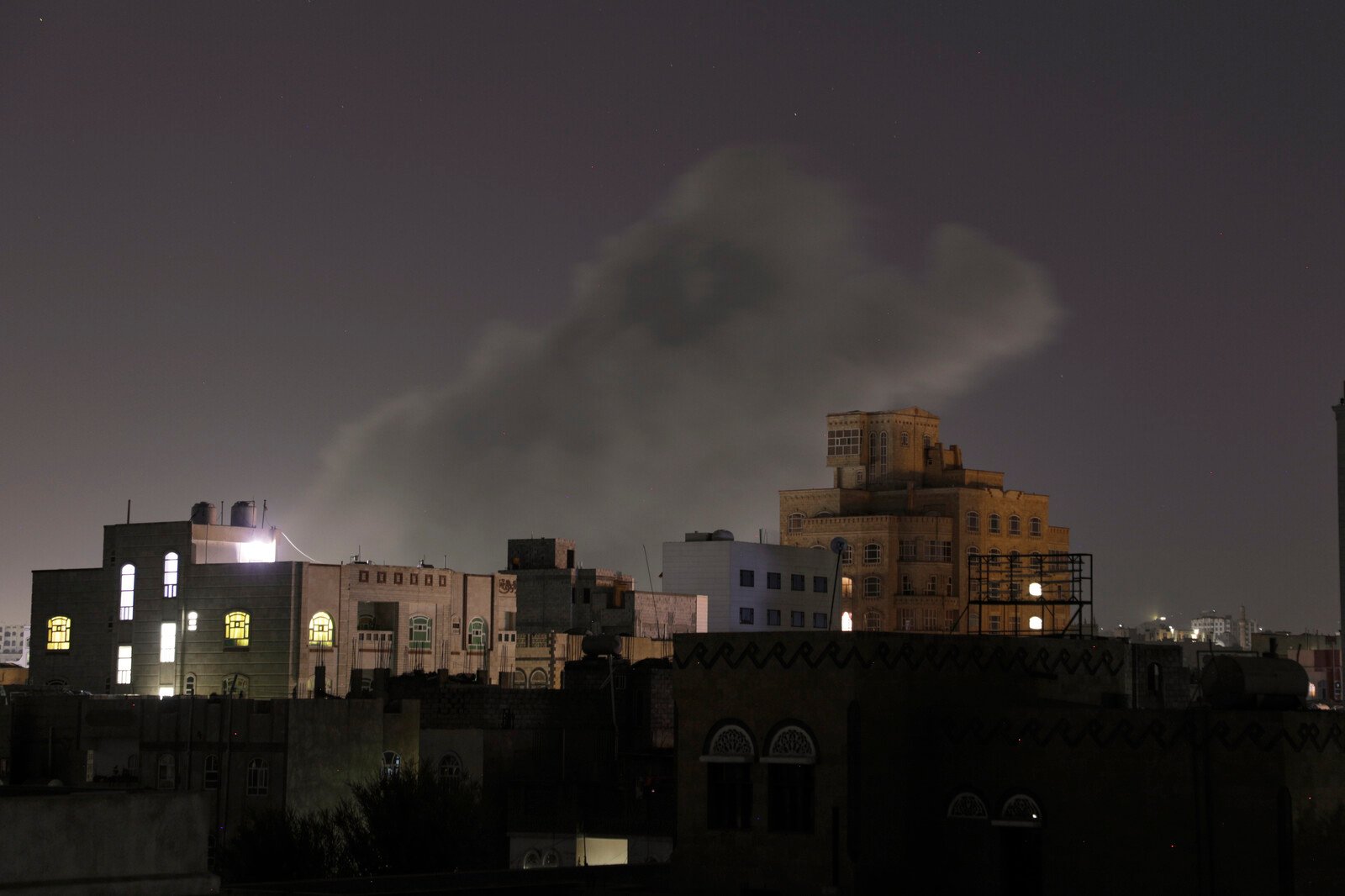 US Conducts New Air Strikes