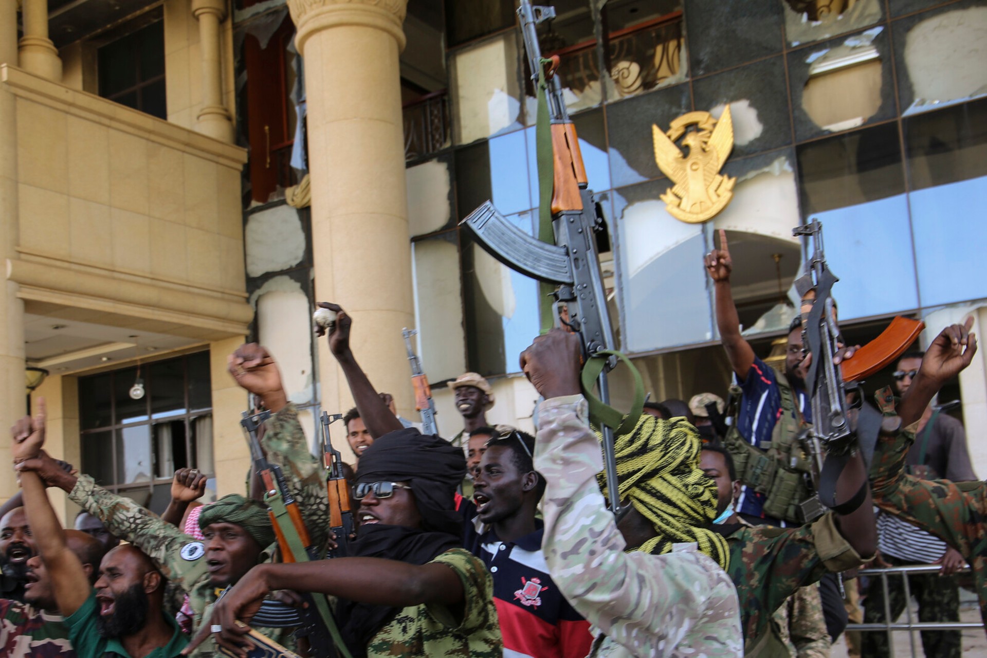 Sudan's Army Secures Central Bank in Khartum Advance