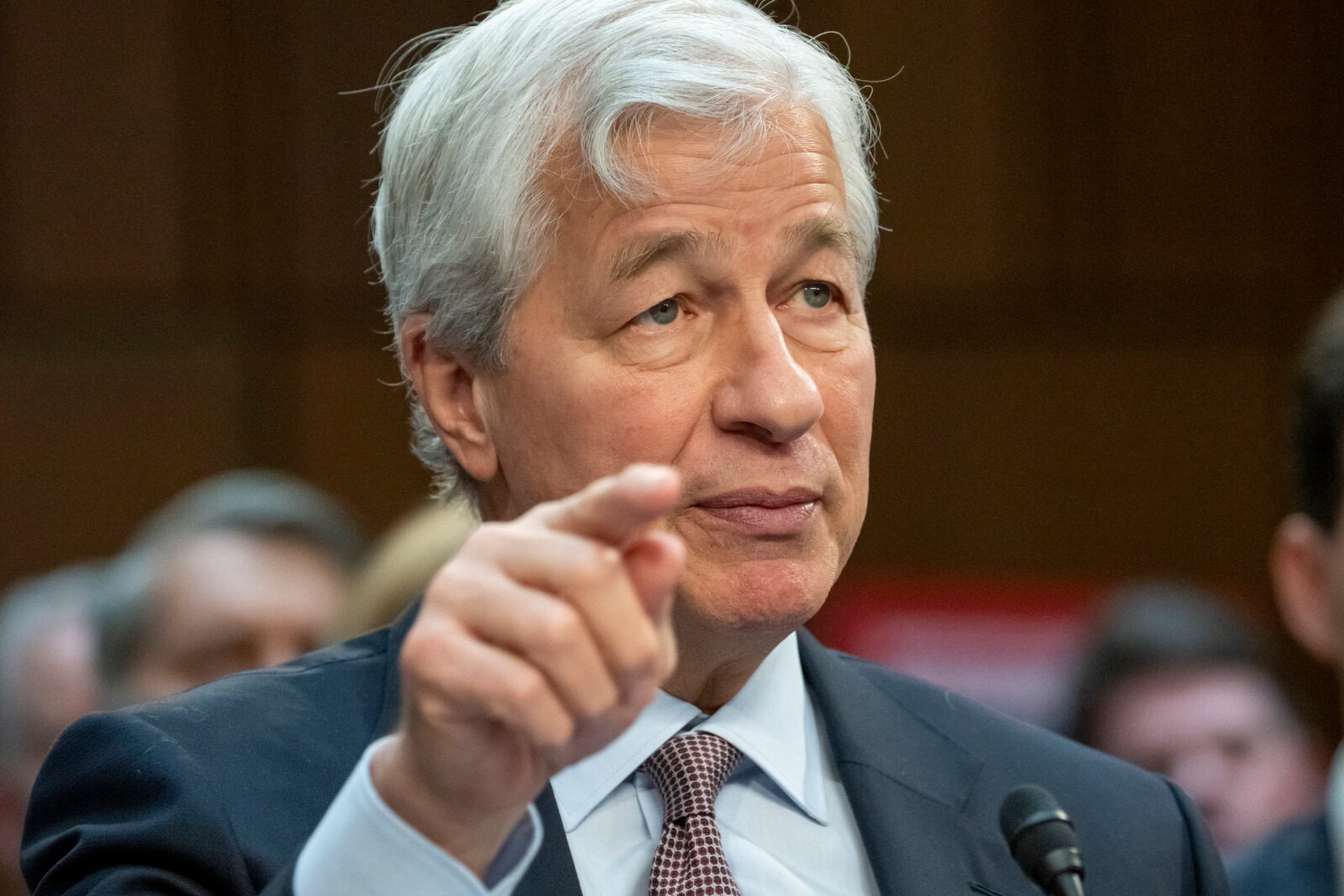 Bank CEO Warns: USA Faces Turbulent Times