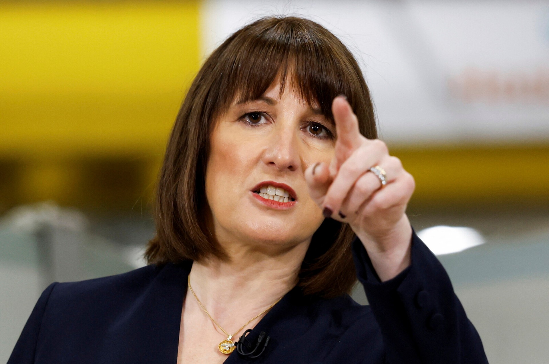 UK Finance Minister Plans to Cut 10,000 Public Sector Jobs