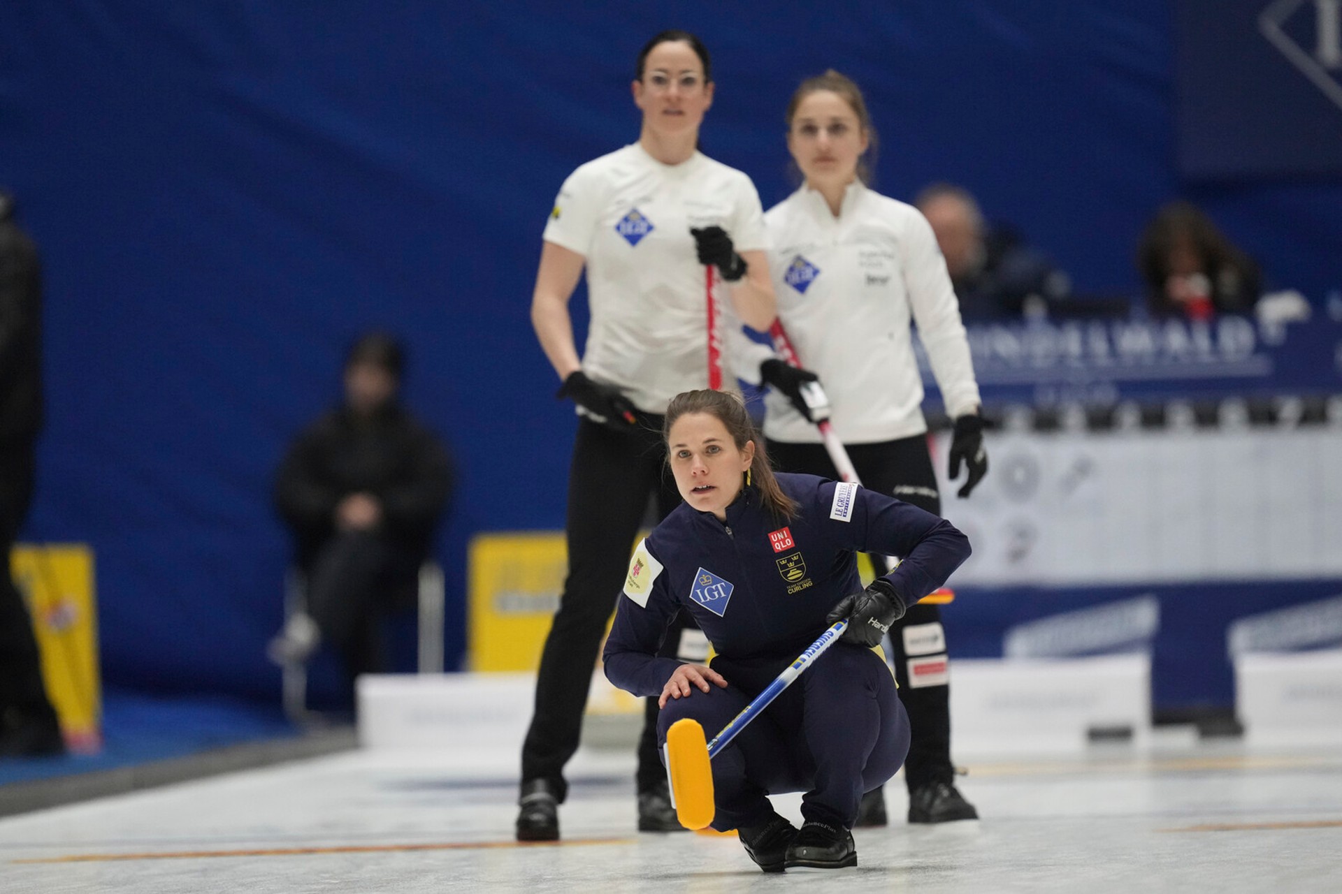 Sweden Faces China in Curling