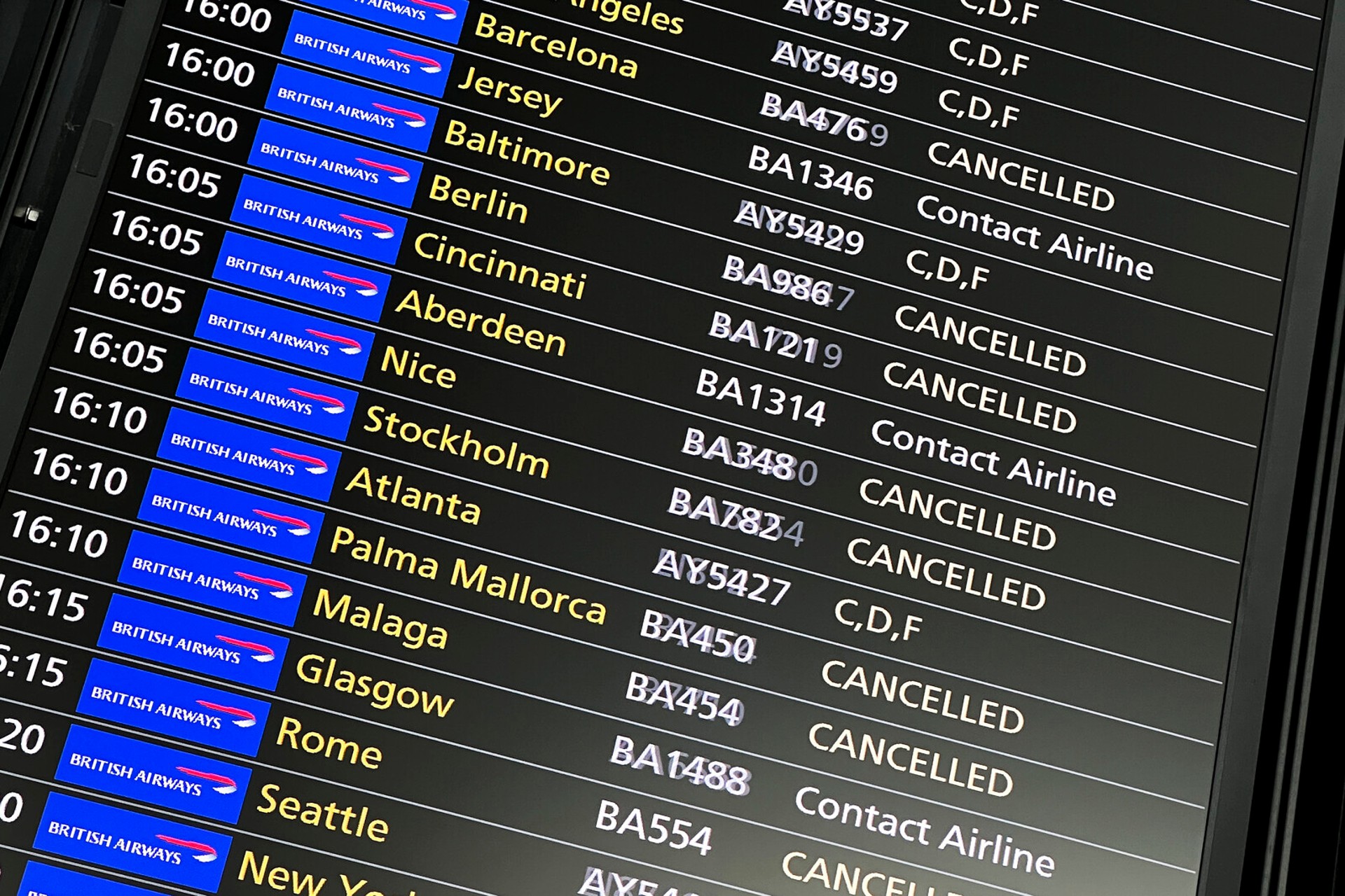 Heathrow Shuts Down Friday After Fire Sparks Power Outage