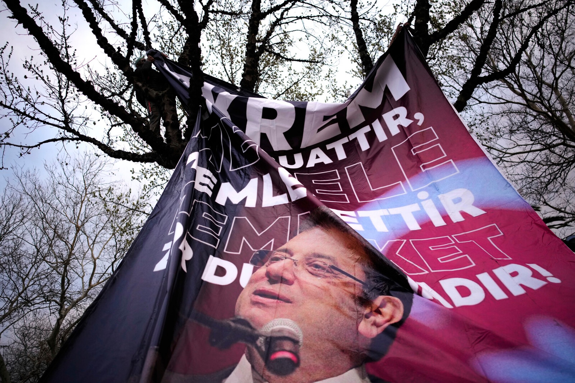 Istanbul Mayor Imamoglu Detained as Corruption Charges Persist