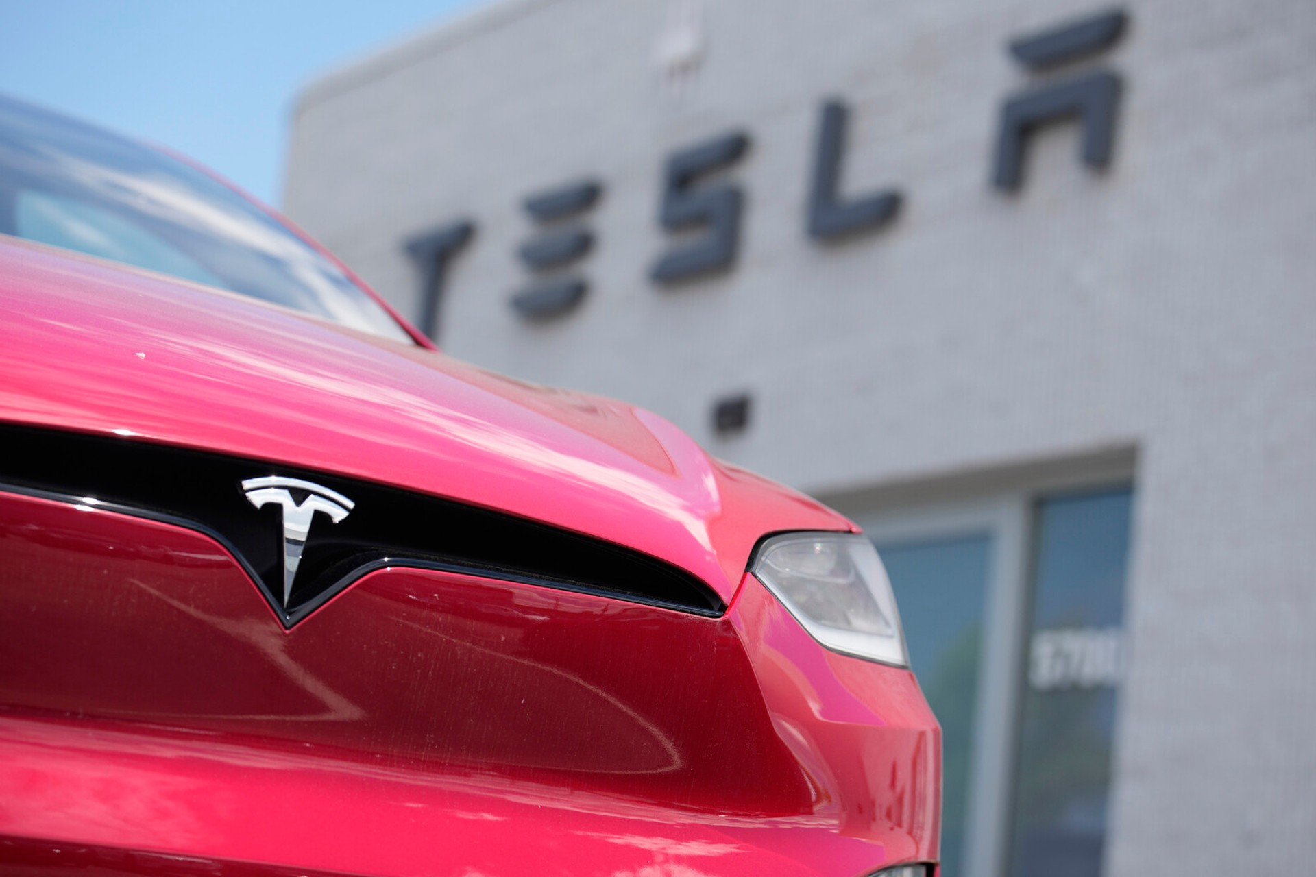 Tesla is shunned by Swedish companies