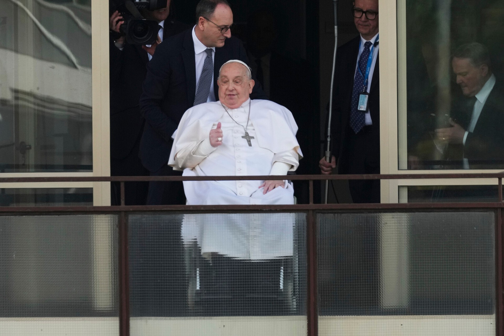 Pope Francis Thanks Supporters in First Appearance After Hospital Stay