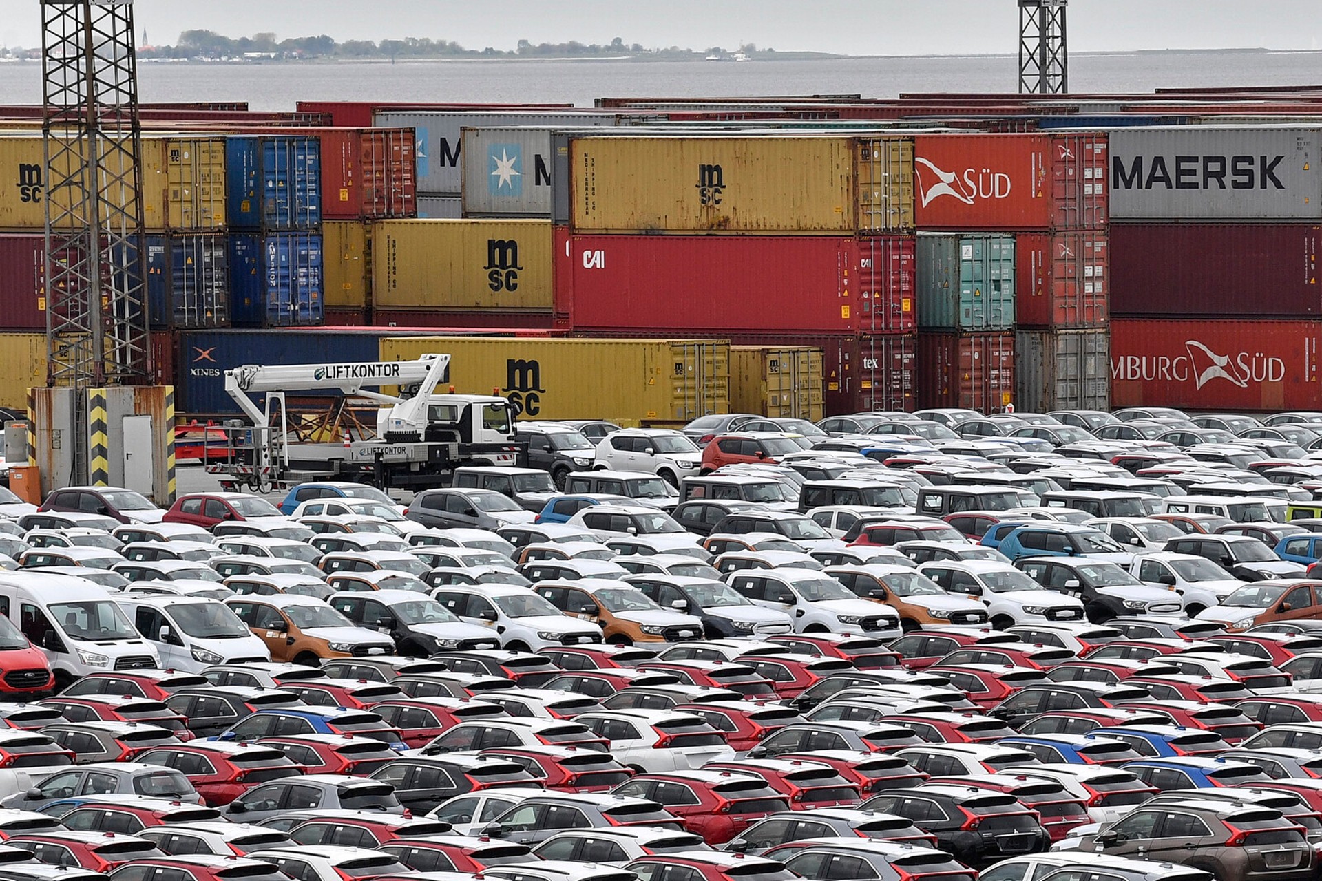 Car Exports to USA Surge Ahead of New Tariff Threats