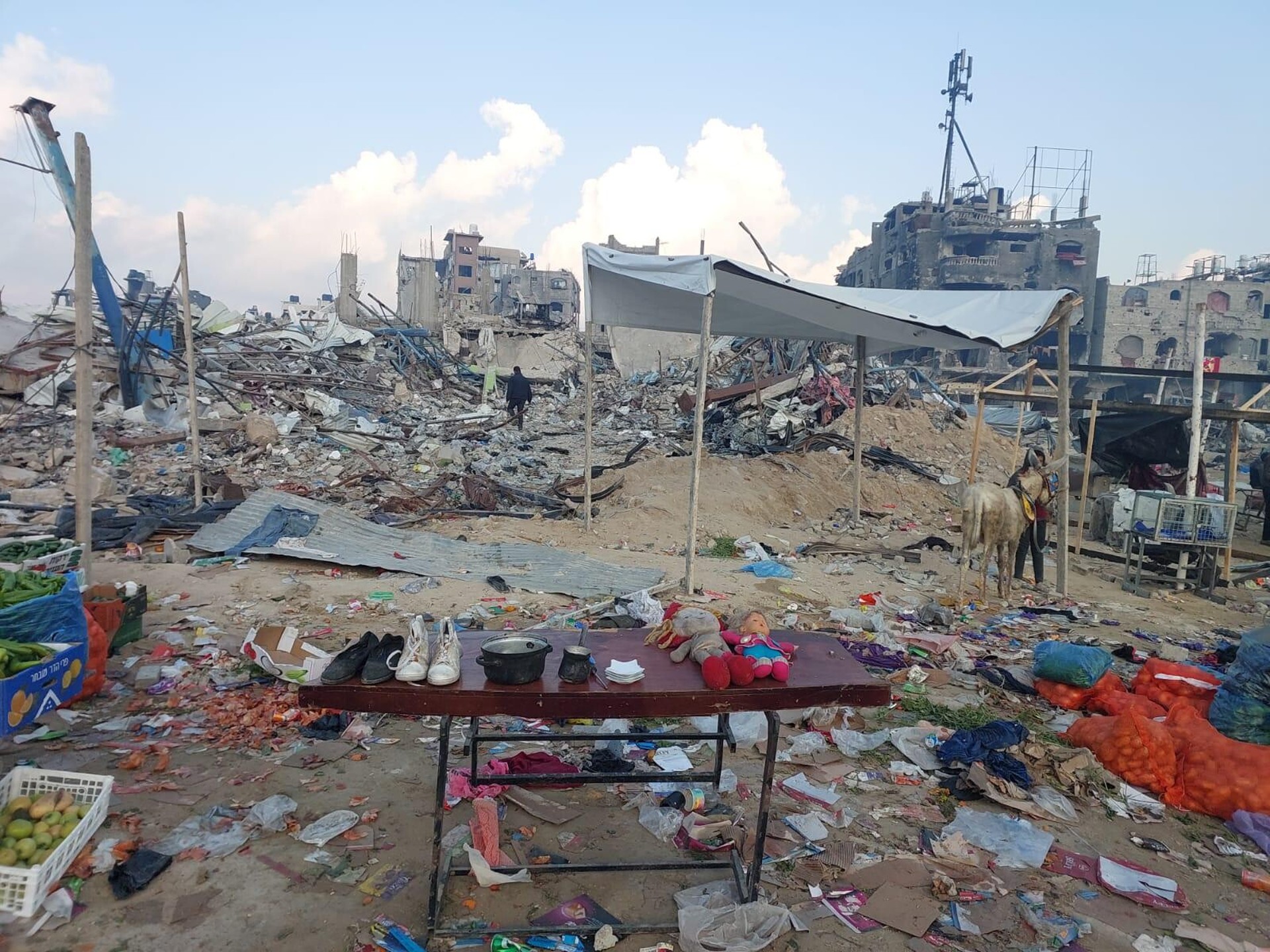 Testimonies from Gaza: Children walk around without shoes