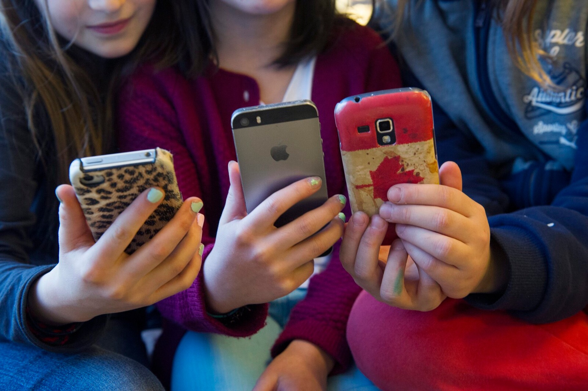 Lawyers Argue Against Confiscating Students' Phones in Schools