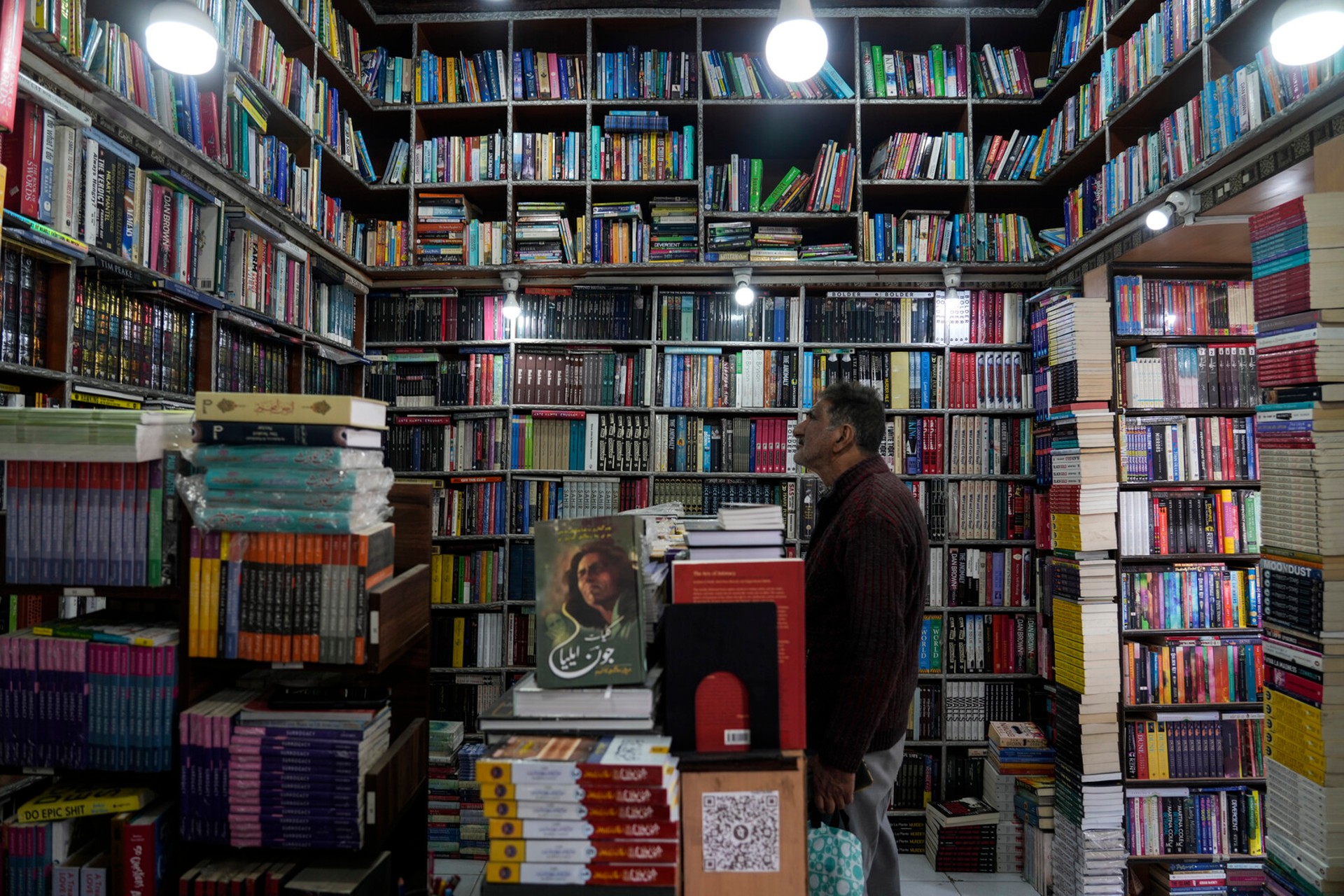 Hundreds of Books Seized by Police in Kashmir