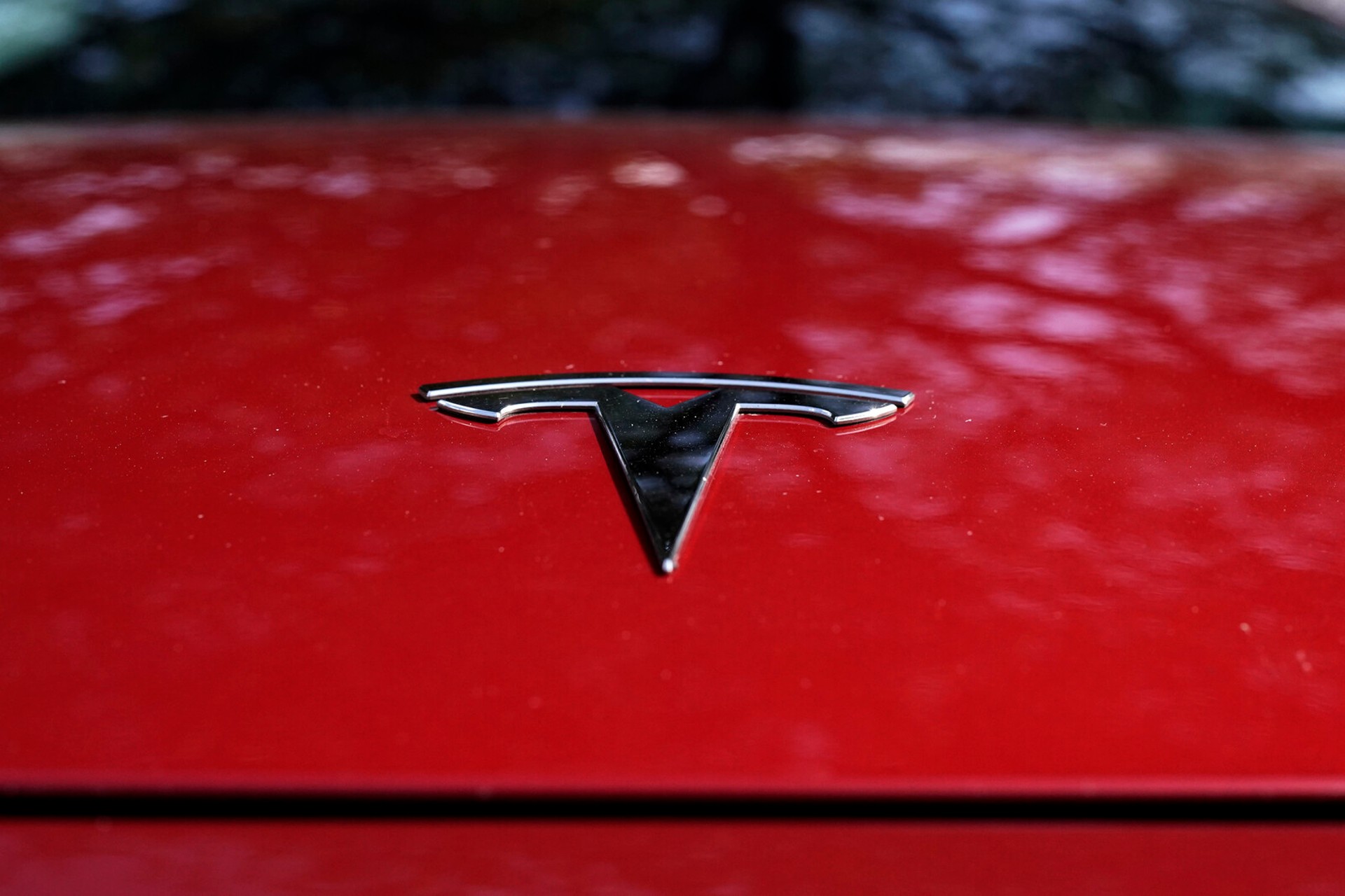 Tesla's EU Sales Drop 49 Percent as Electric Car Market Grows