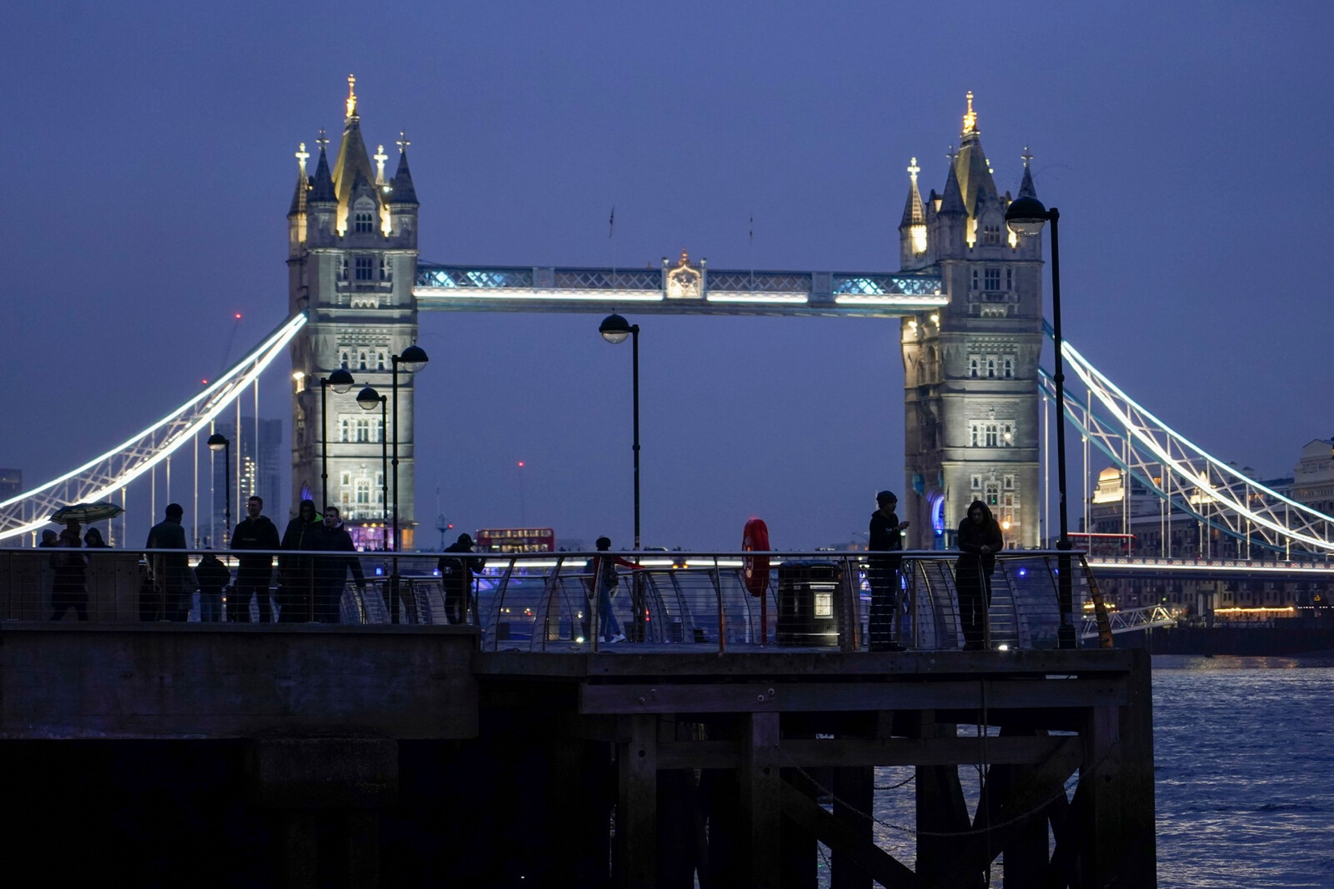 Bank of England Holds Interest Rate Steady Amid Inflation Concerns