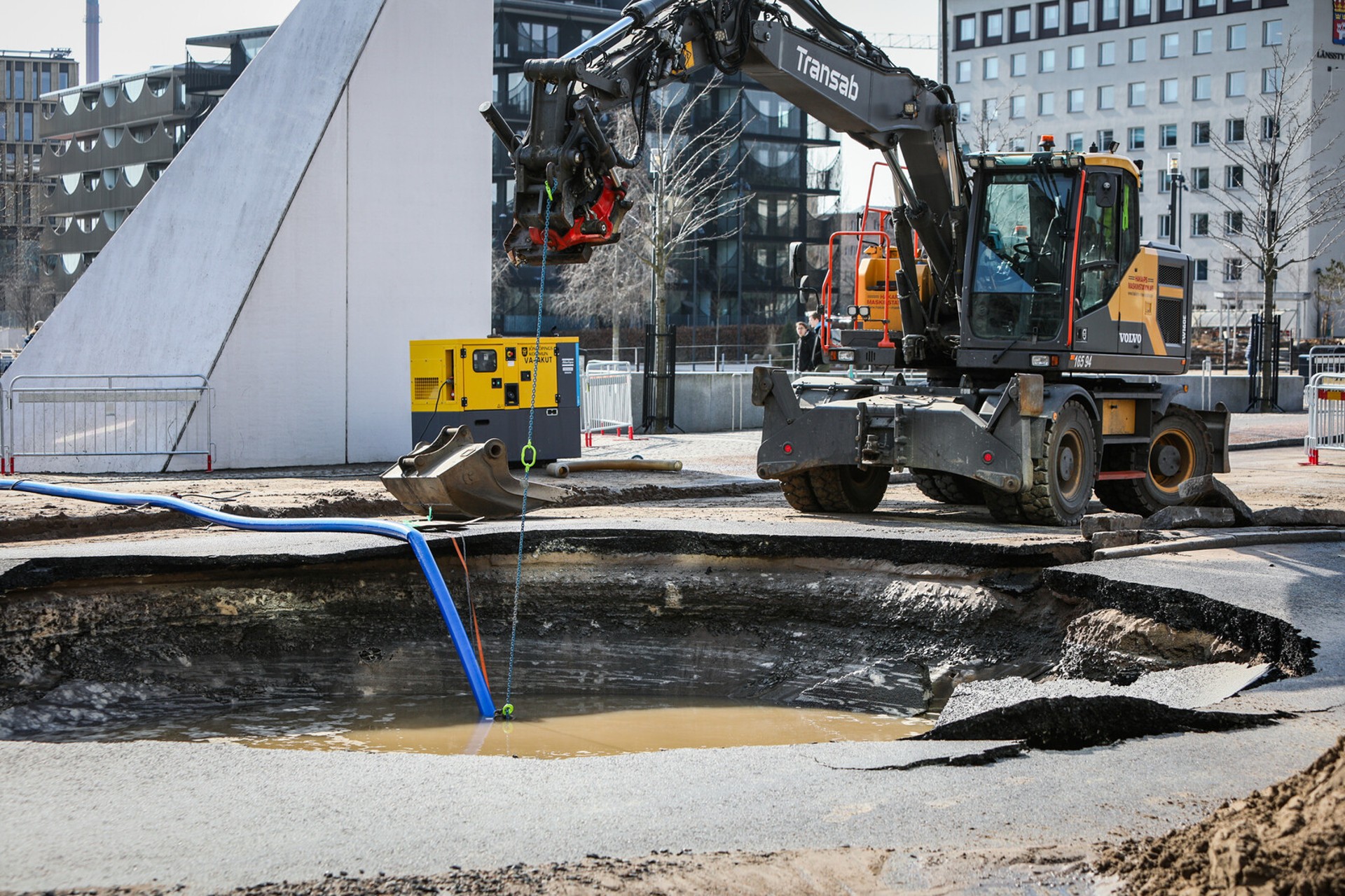 Sinkhole and Flooding Risk Disrupt Central Jönköping After Water Leak