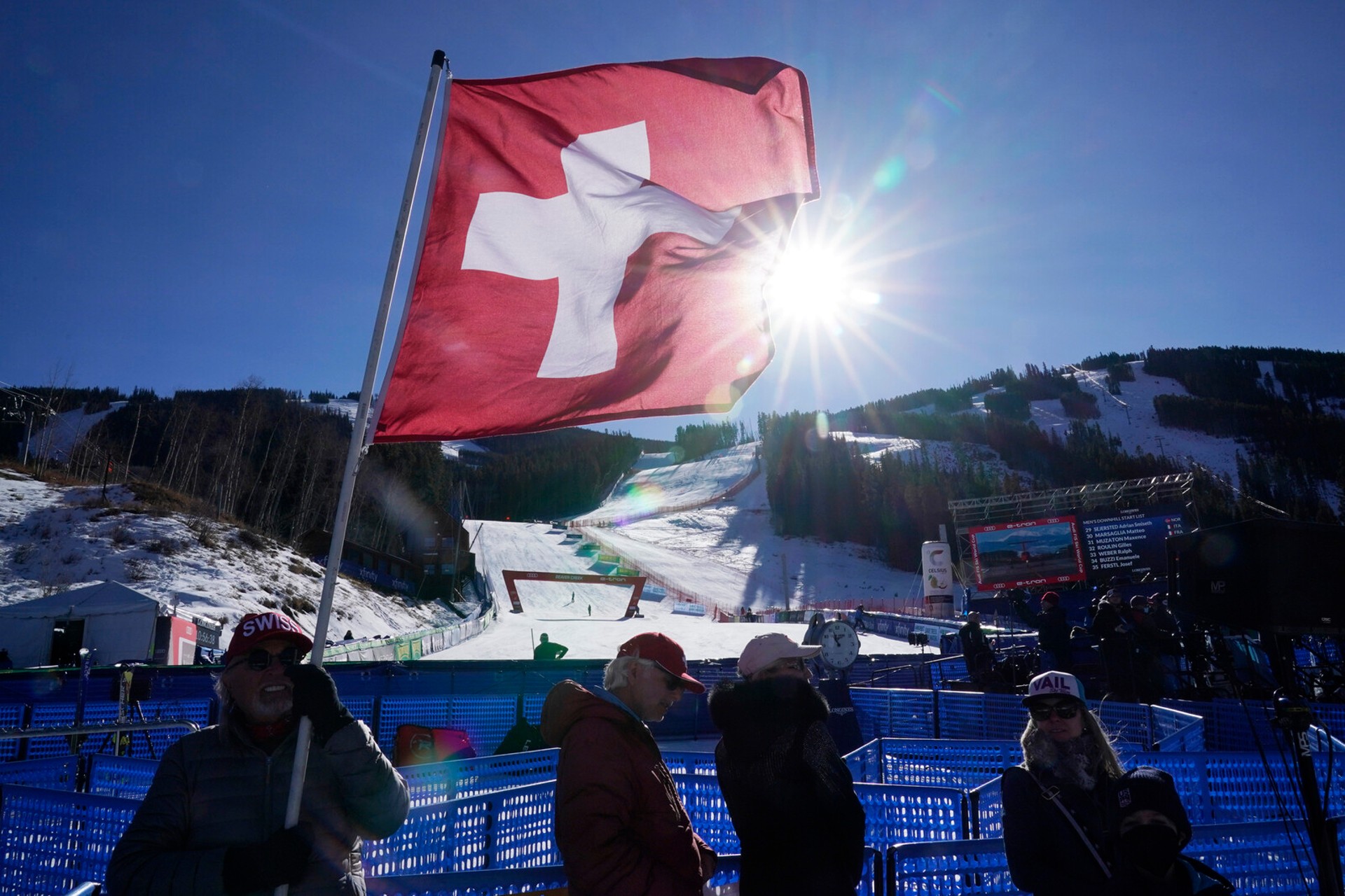 Switzerland Nears Zero Interest Rate as Central Bank Cuts Again