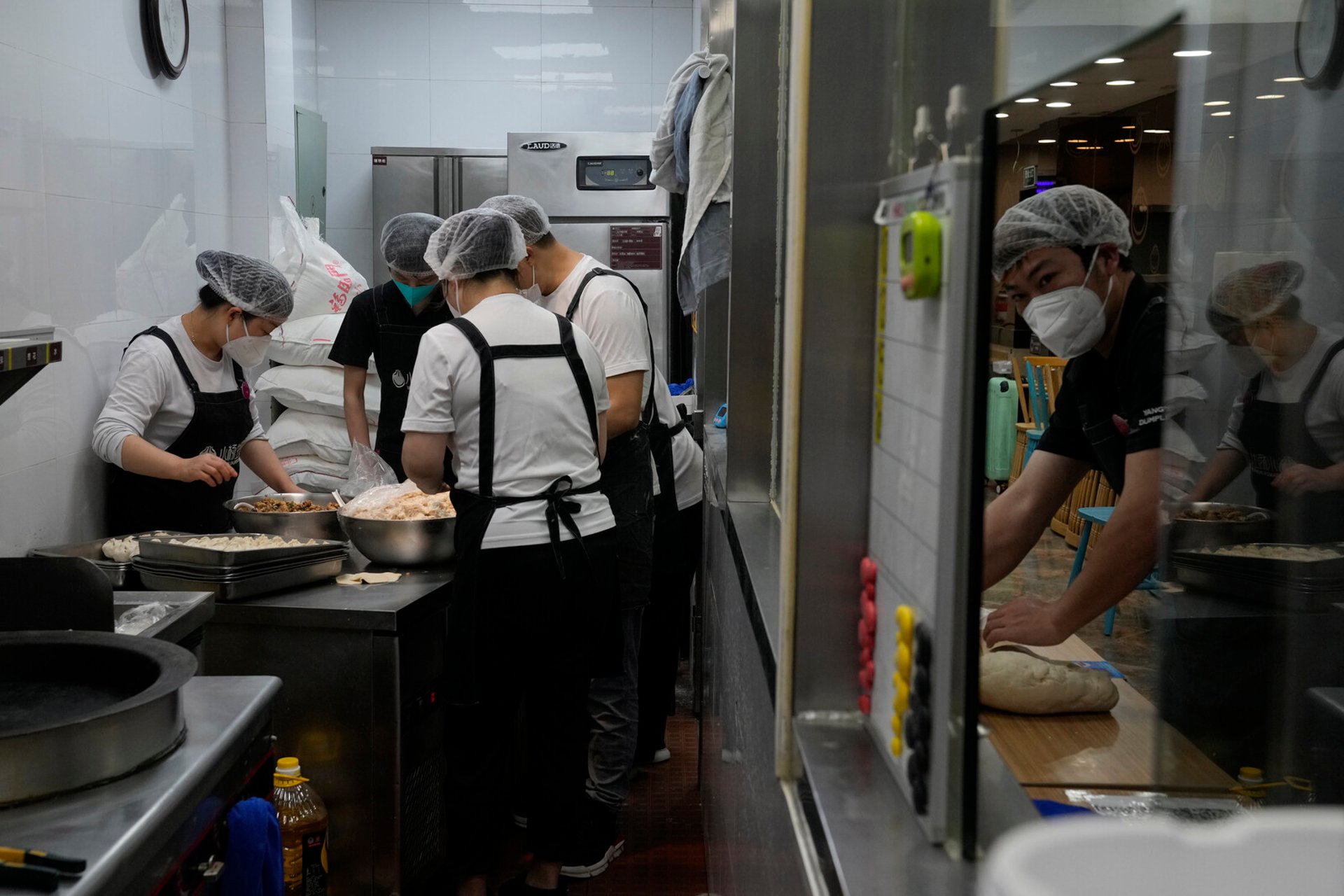 Urination in the Hot Pot Gave Free Food to Thousands