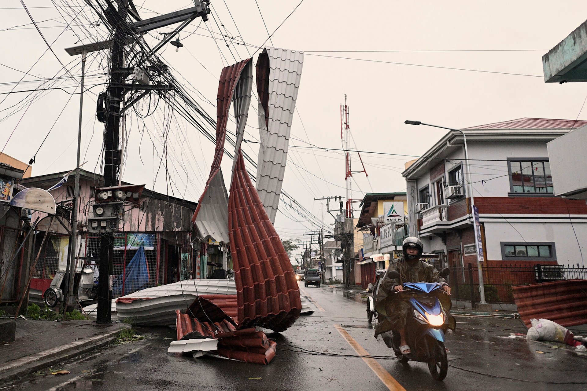 Flooded houses and several dead