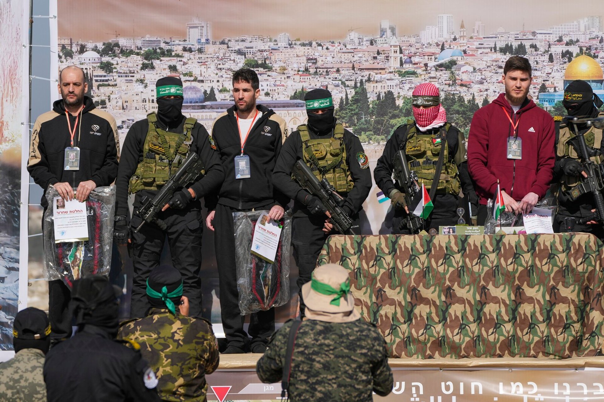 New Exchange: Hundreds of Palestinians for Hostages