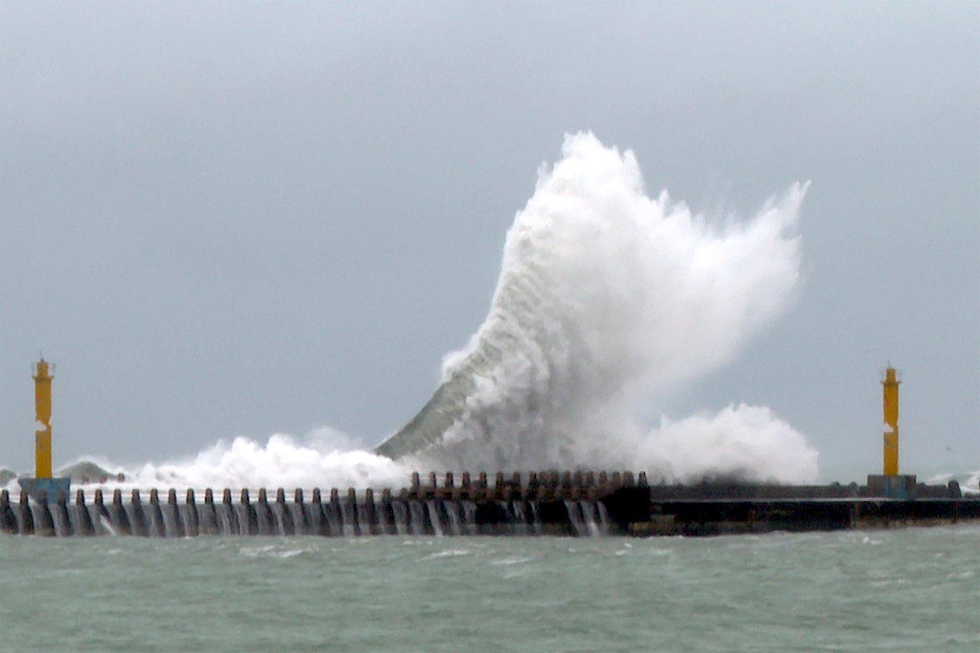 Many dead after typhoon's passage