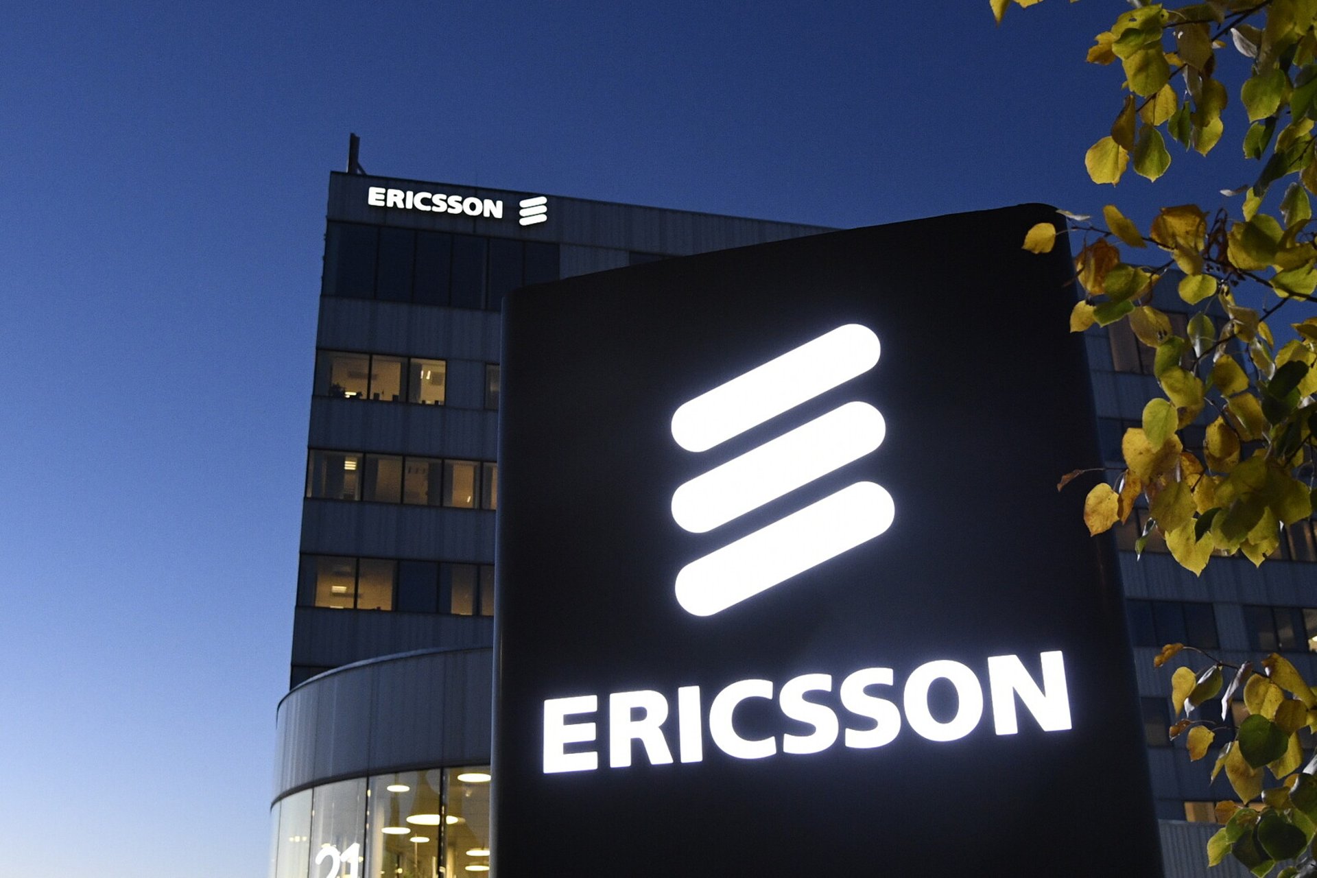 Ericsson reshuffles its management