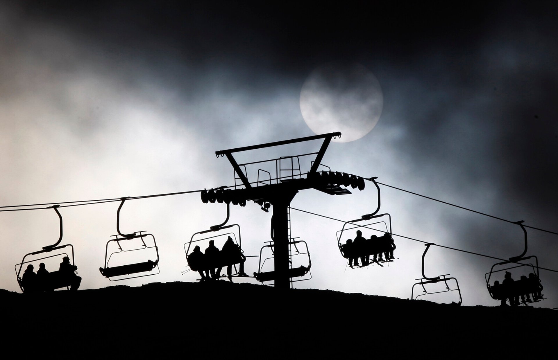 Over 30 injured in chairlift