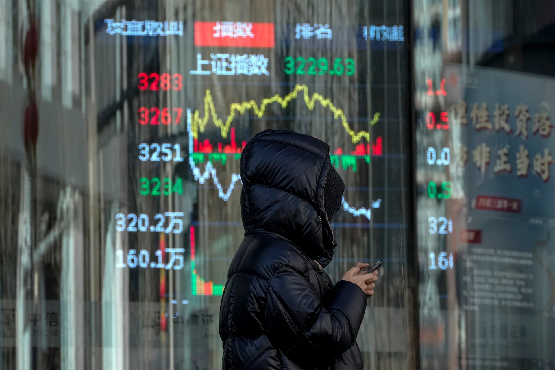 Asian Stock Markets Fall After Trump's New Tariff Threats