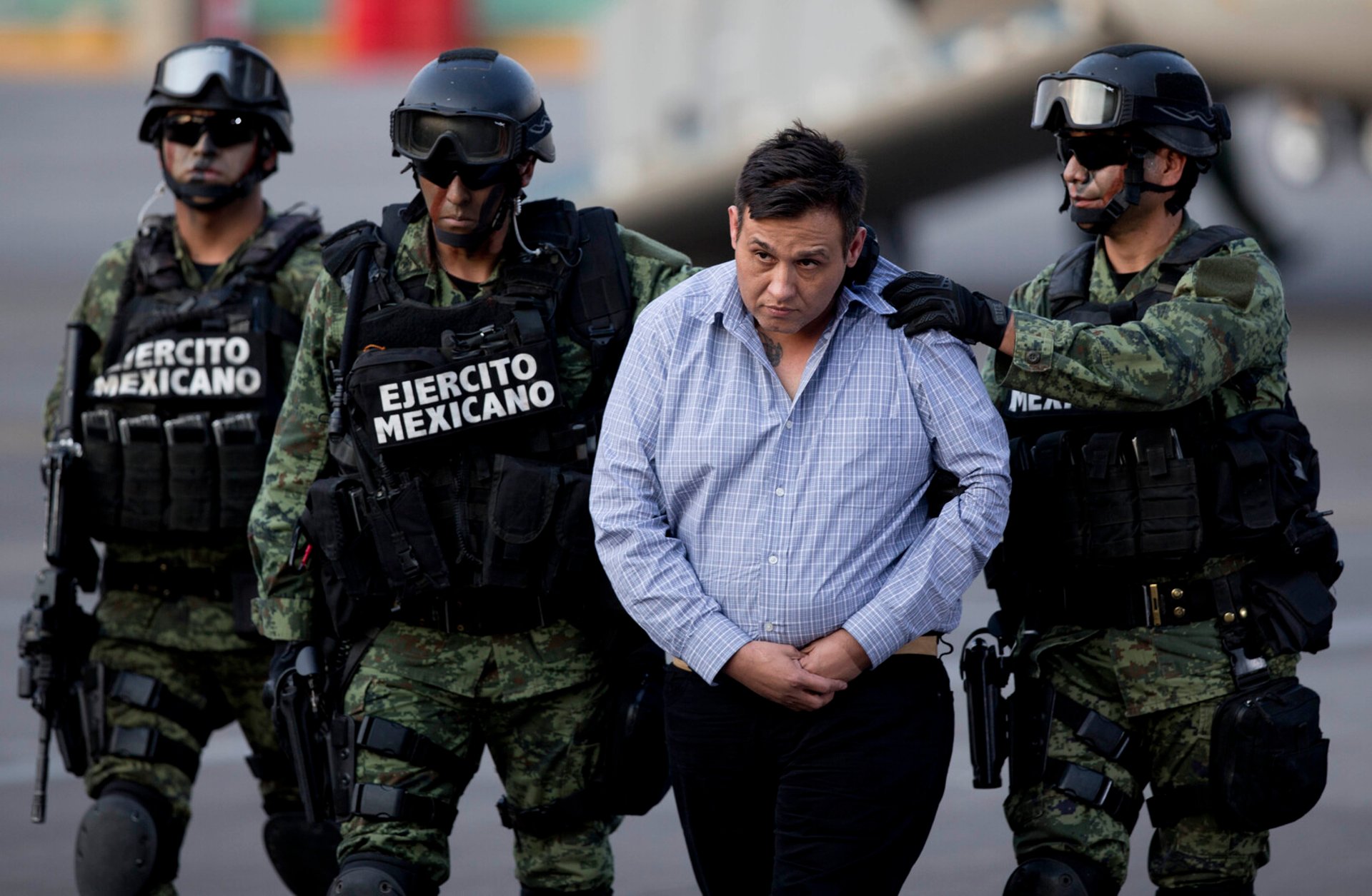 Mexico hands over drug barons to USA