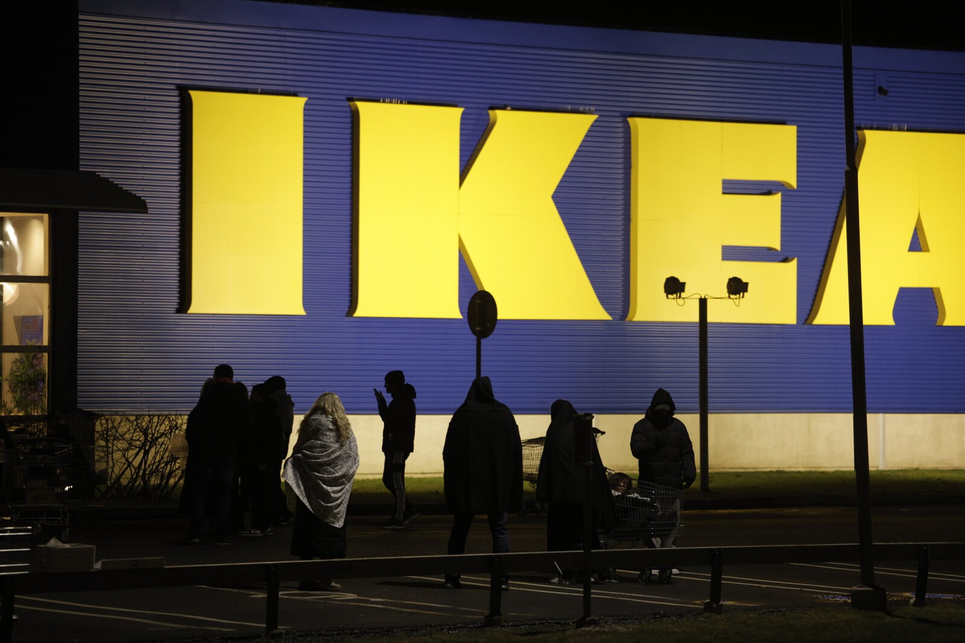 Object at Ikea harmless – cordons removed