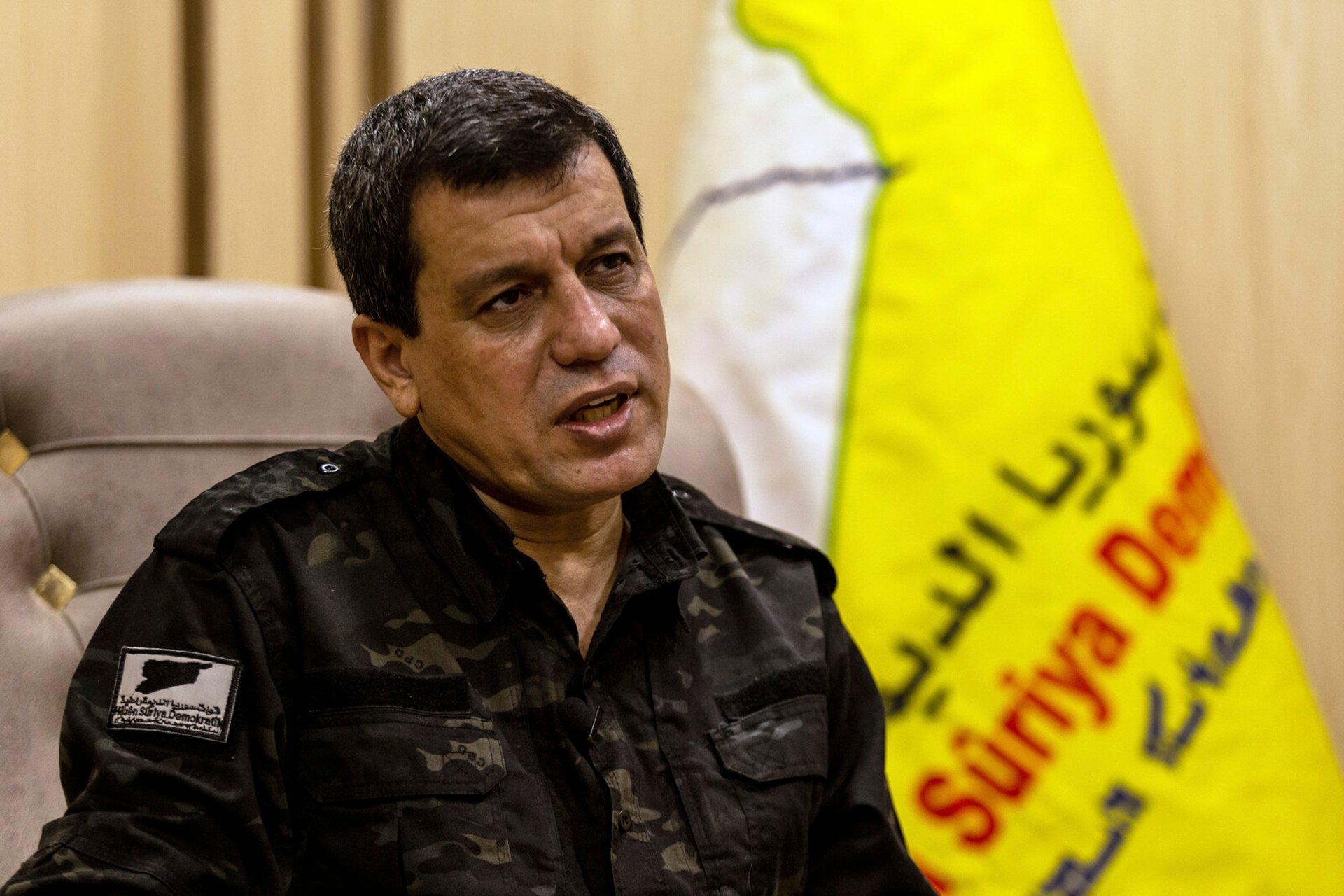 Kurdish commander: IS advances in