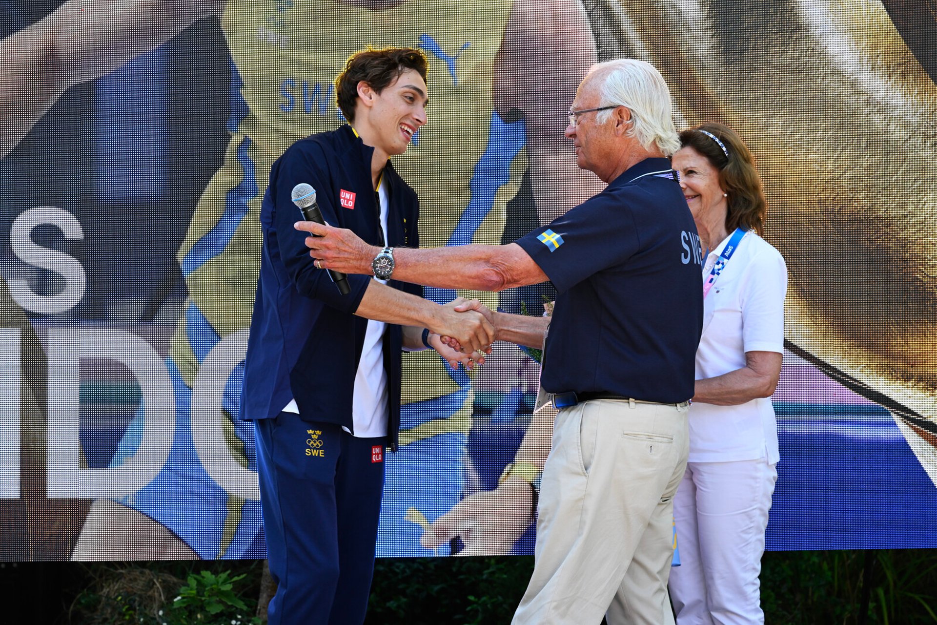 Duplantis receives medal from the King