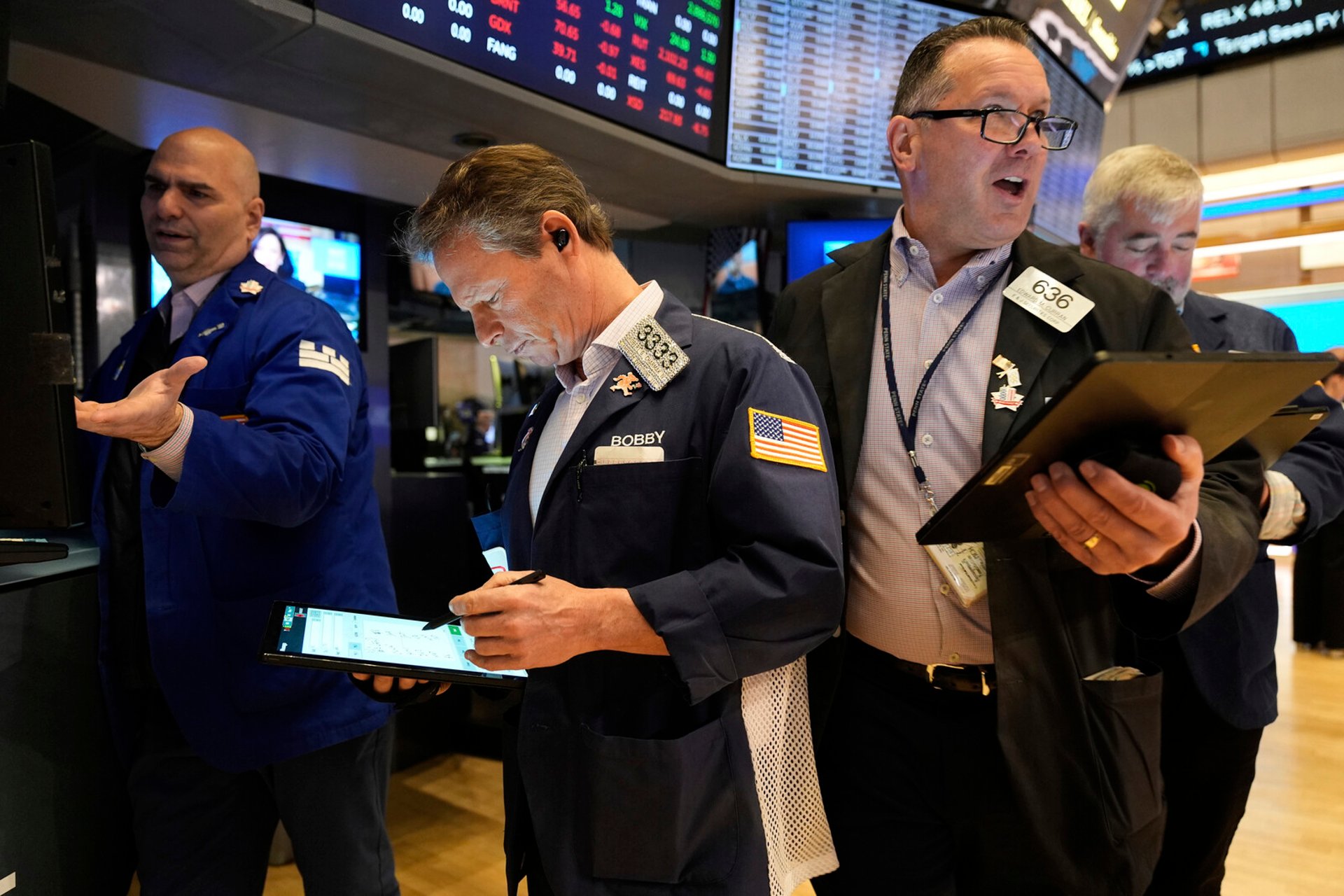 Wall Street falls despite tariff pause - "confusion"