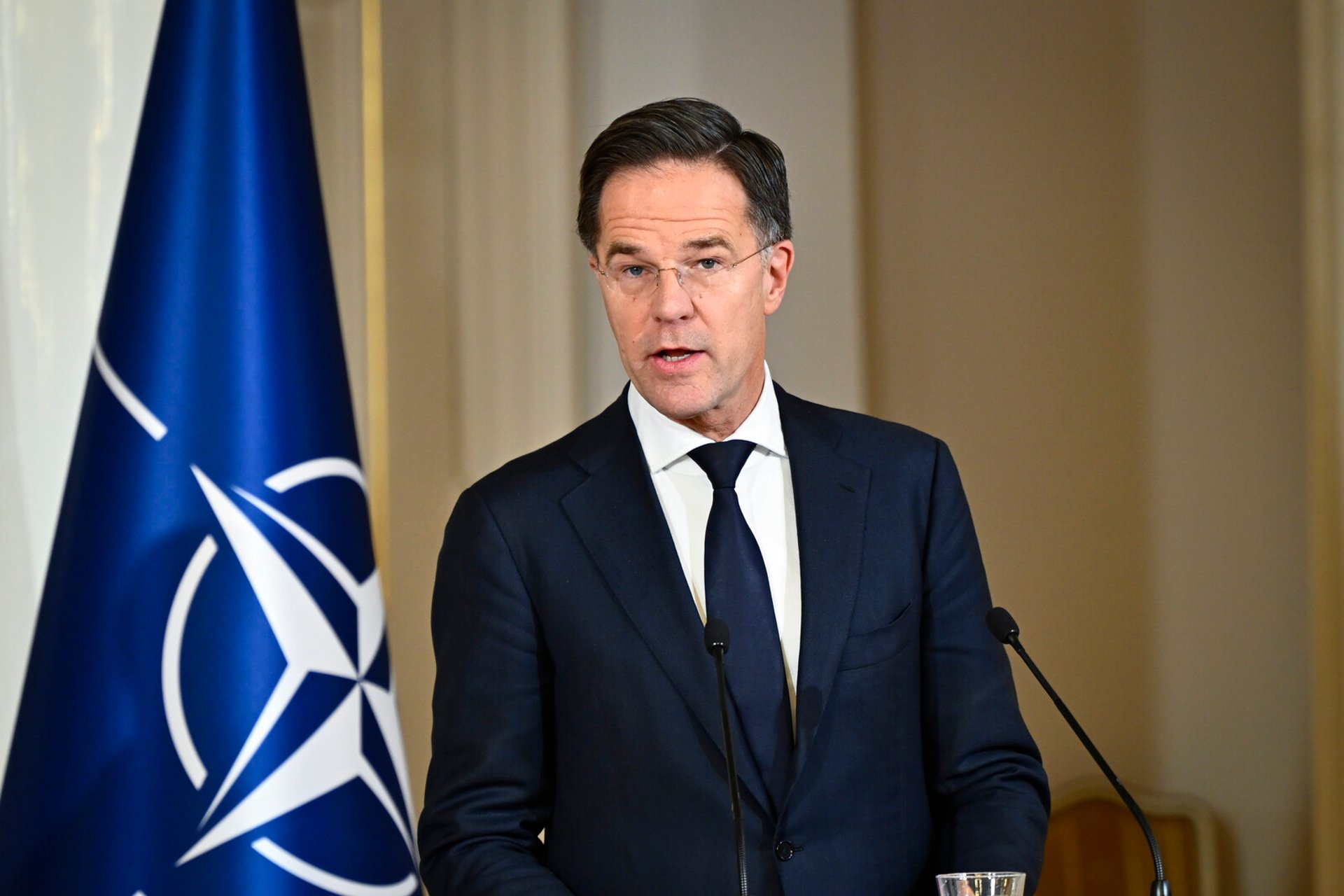 Rutte: NATO countries must pay