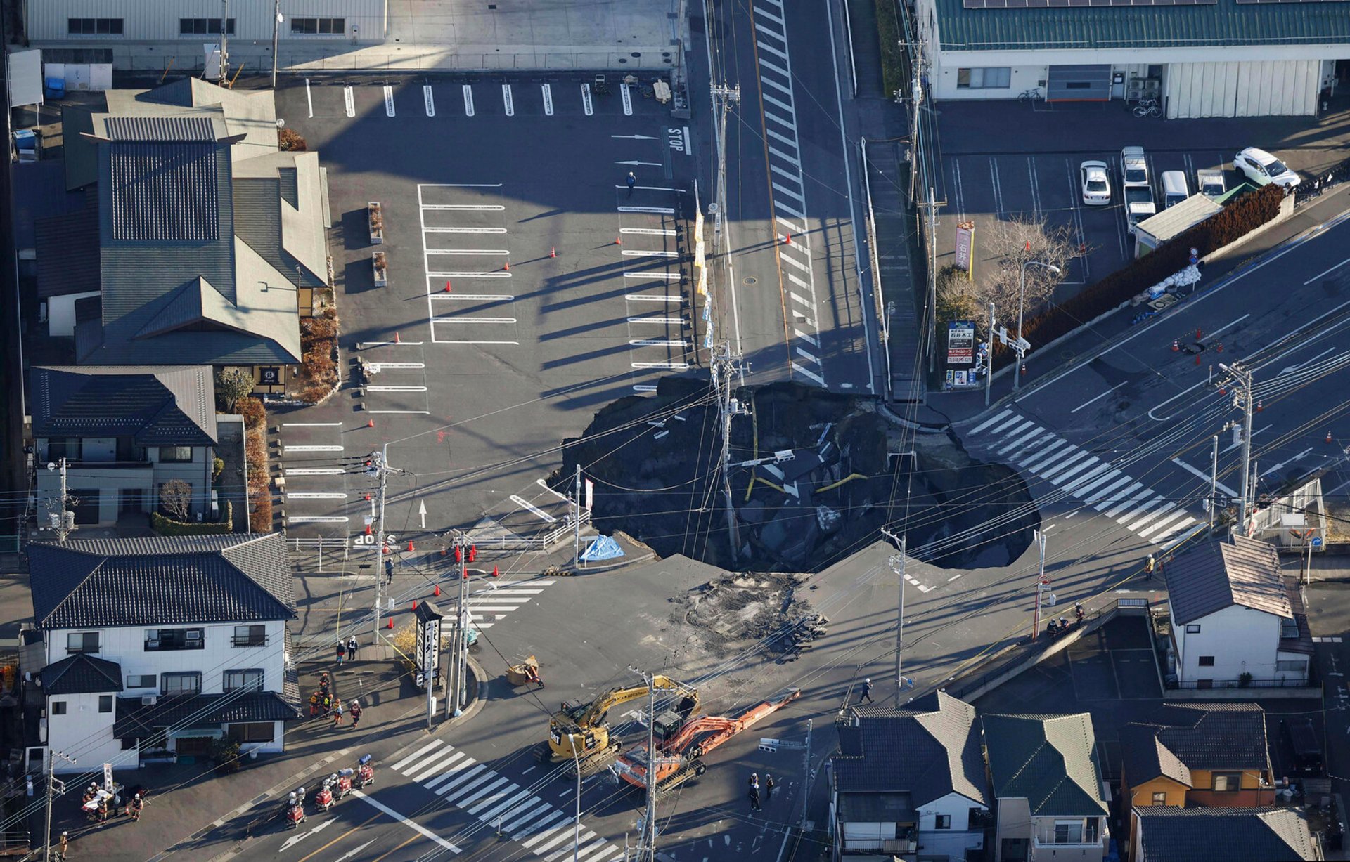 Ramp to rescue man from gigantic sinkhole