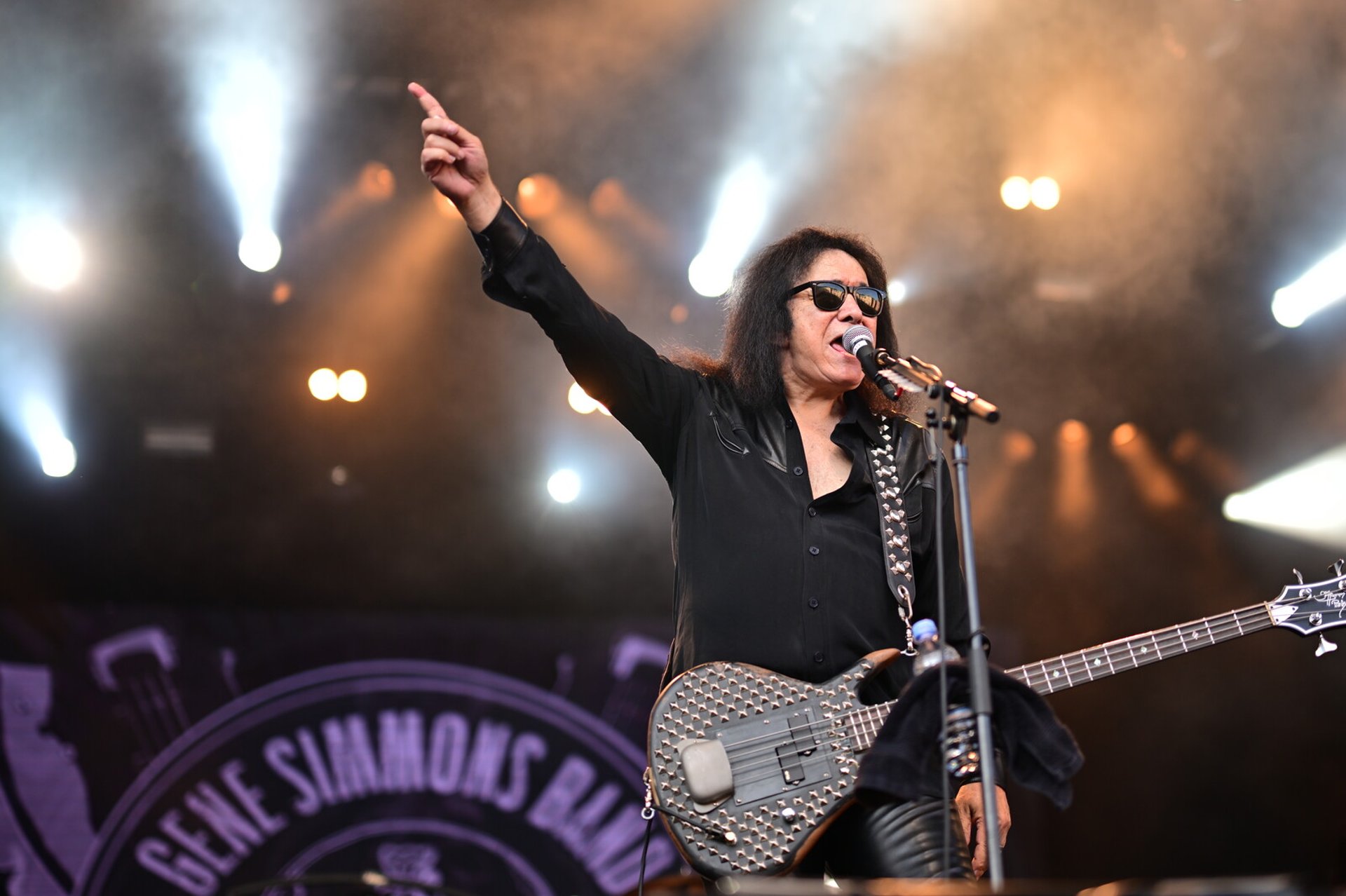 Gene Simmons sells "experiences" to fans