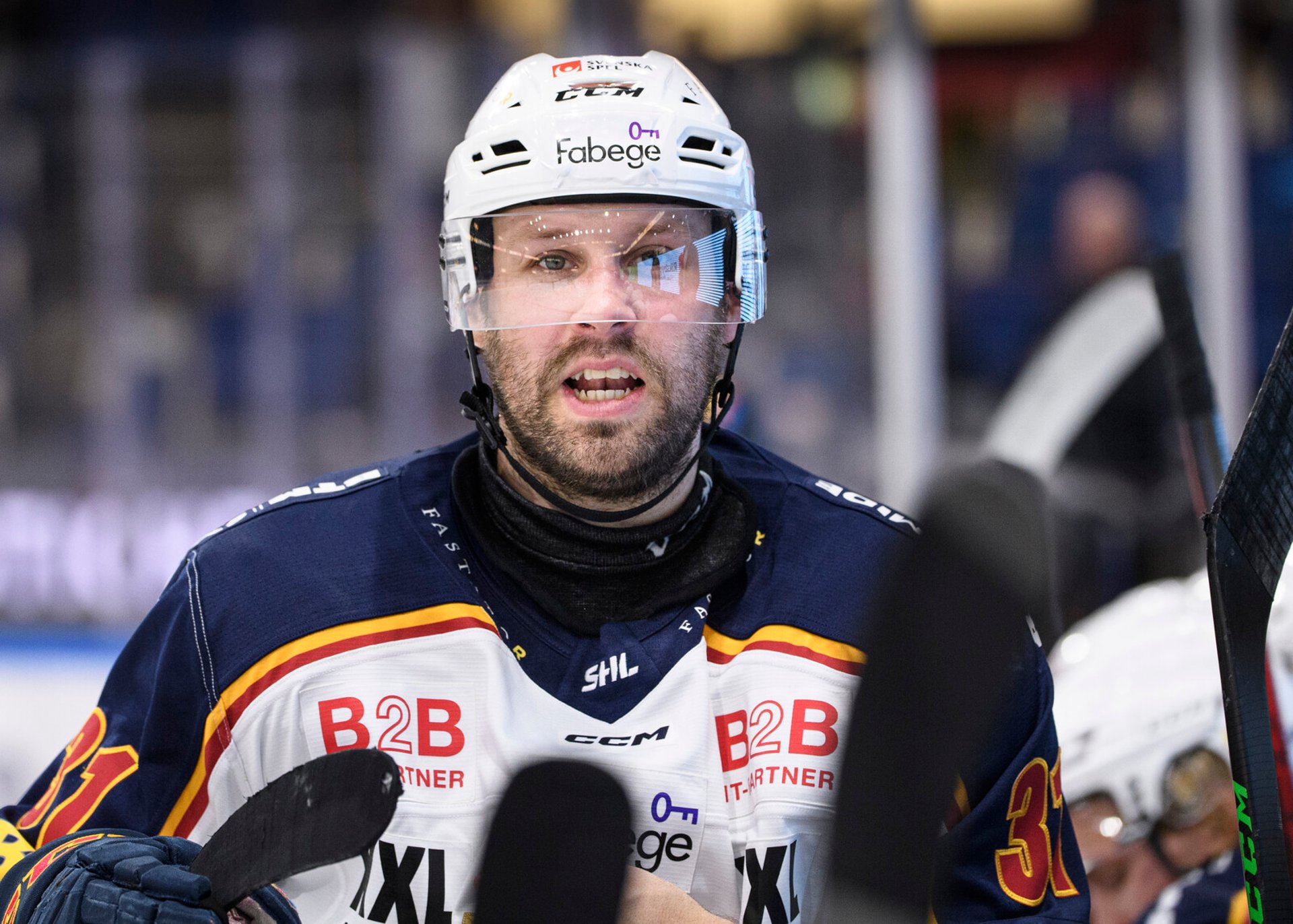 Axelsson suspended after threatening words