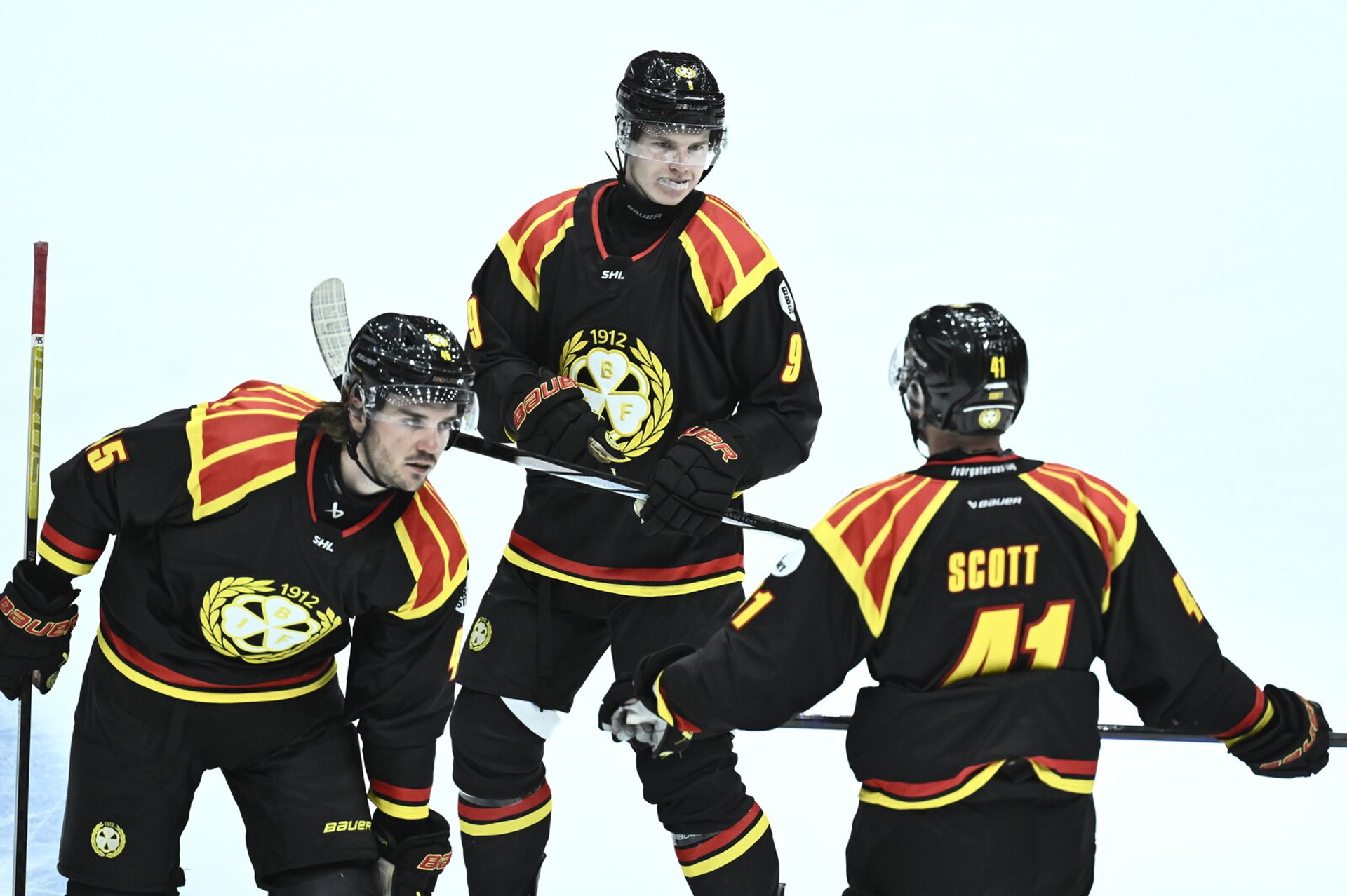 Brynäs tops SHL after sixth straight win