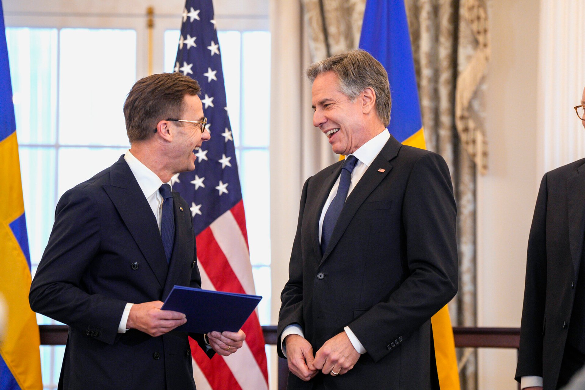 Blinken Receives Swedish Royal Order for NATO Assistance