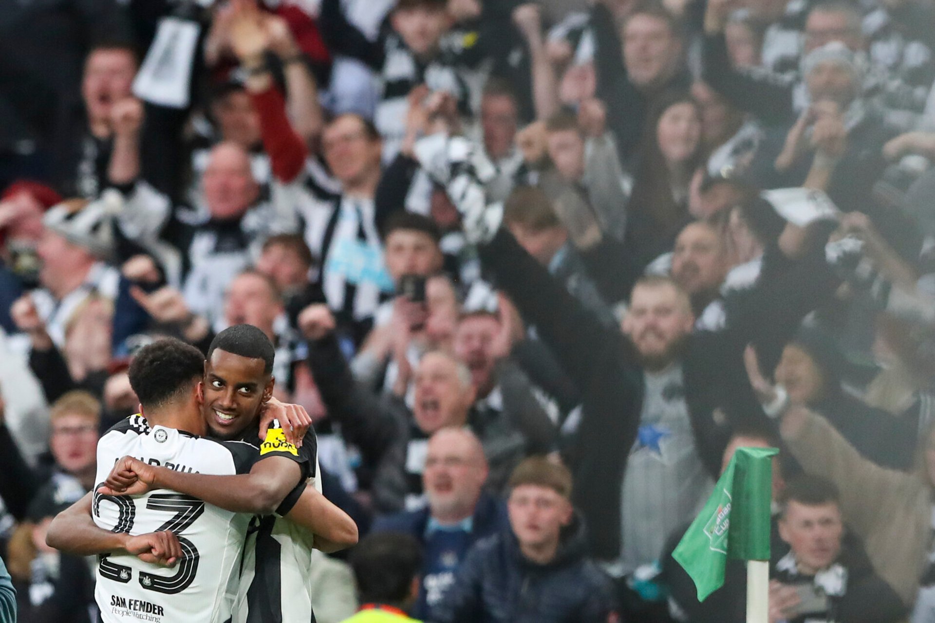 Isak scores when Newcastle wins the league cup final