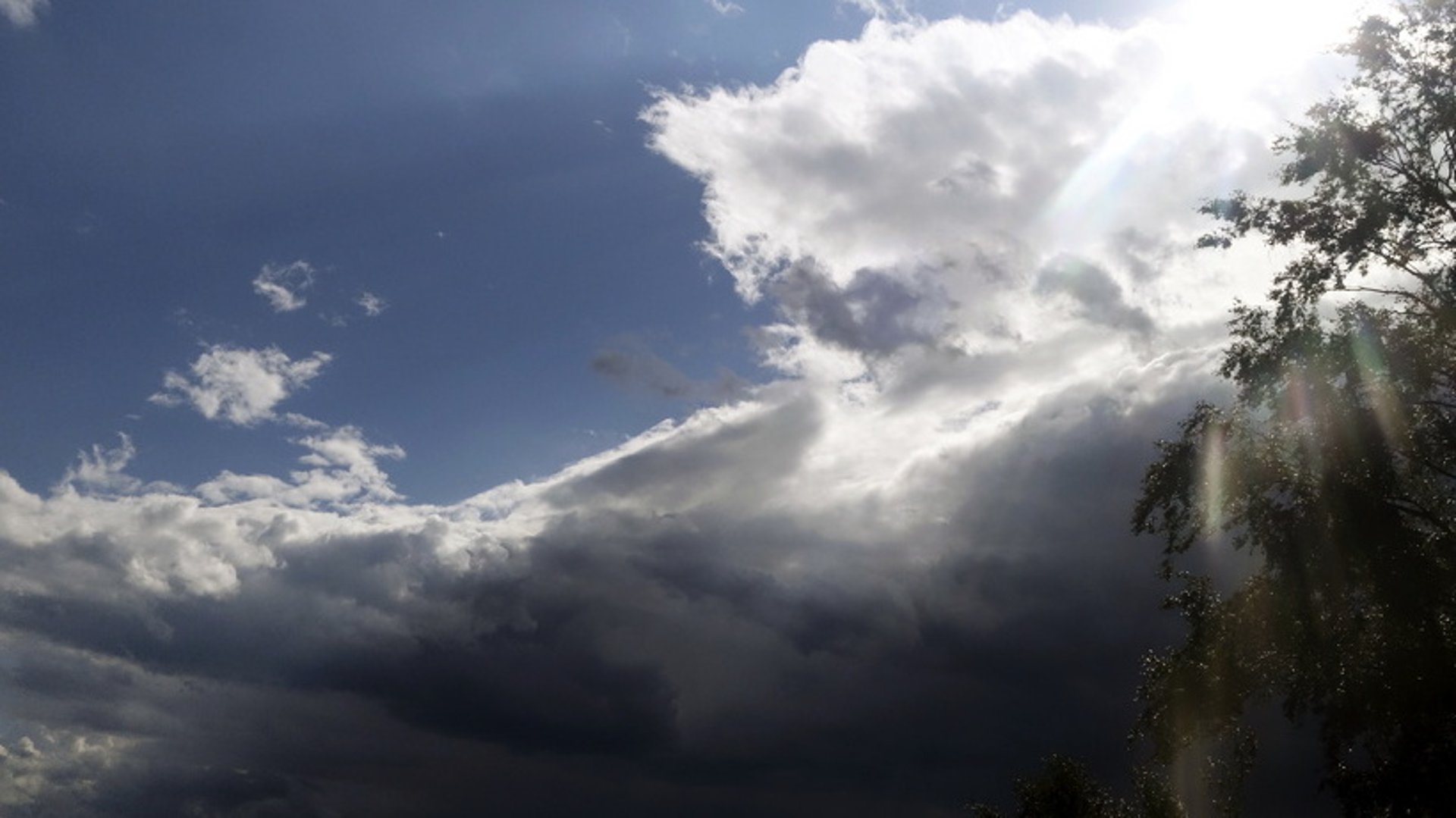 Changing weather - strong wind warning along the Bohuslän coast