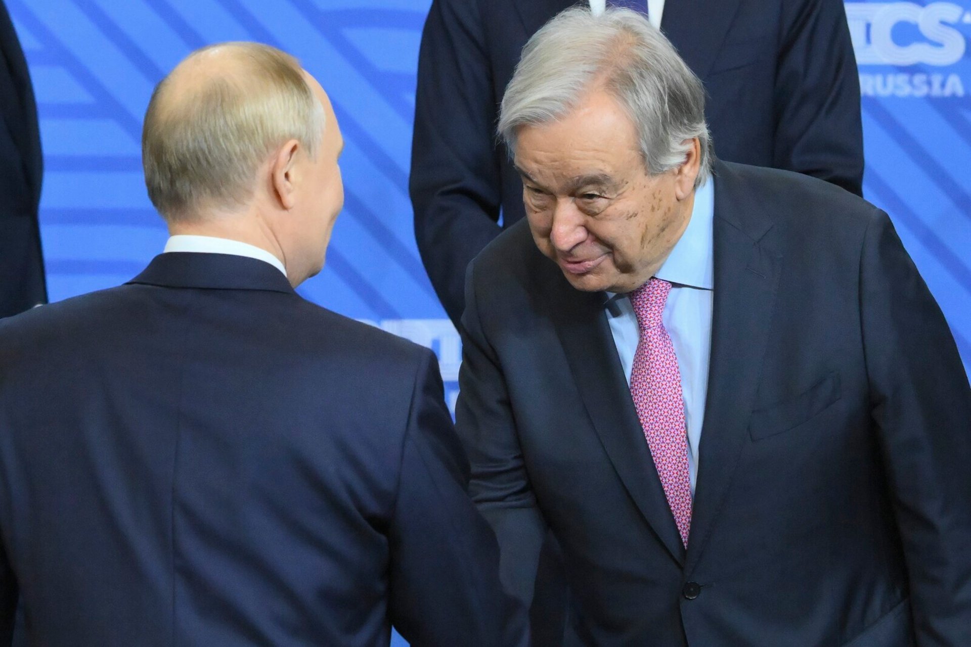 Guterres in Russia demands "just