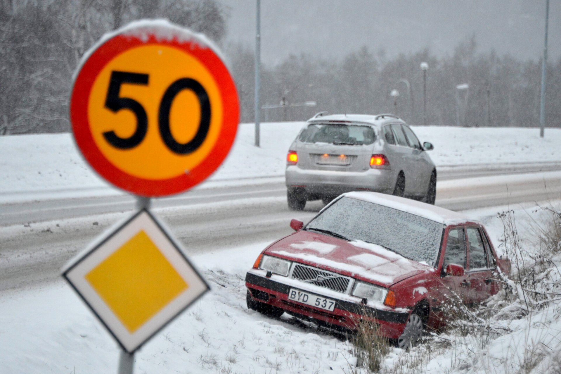 The People's Share That Flopped – Volvo Cars Stuck in a Ditch